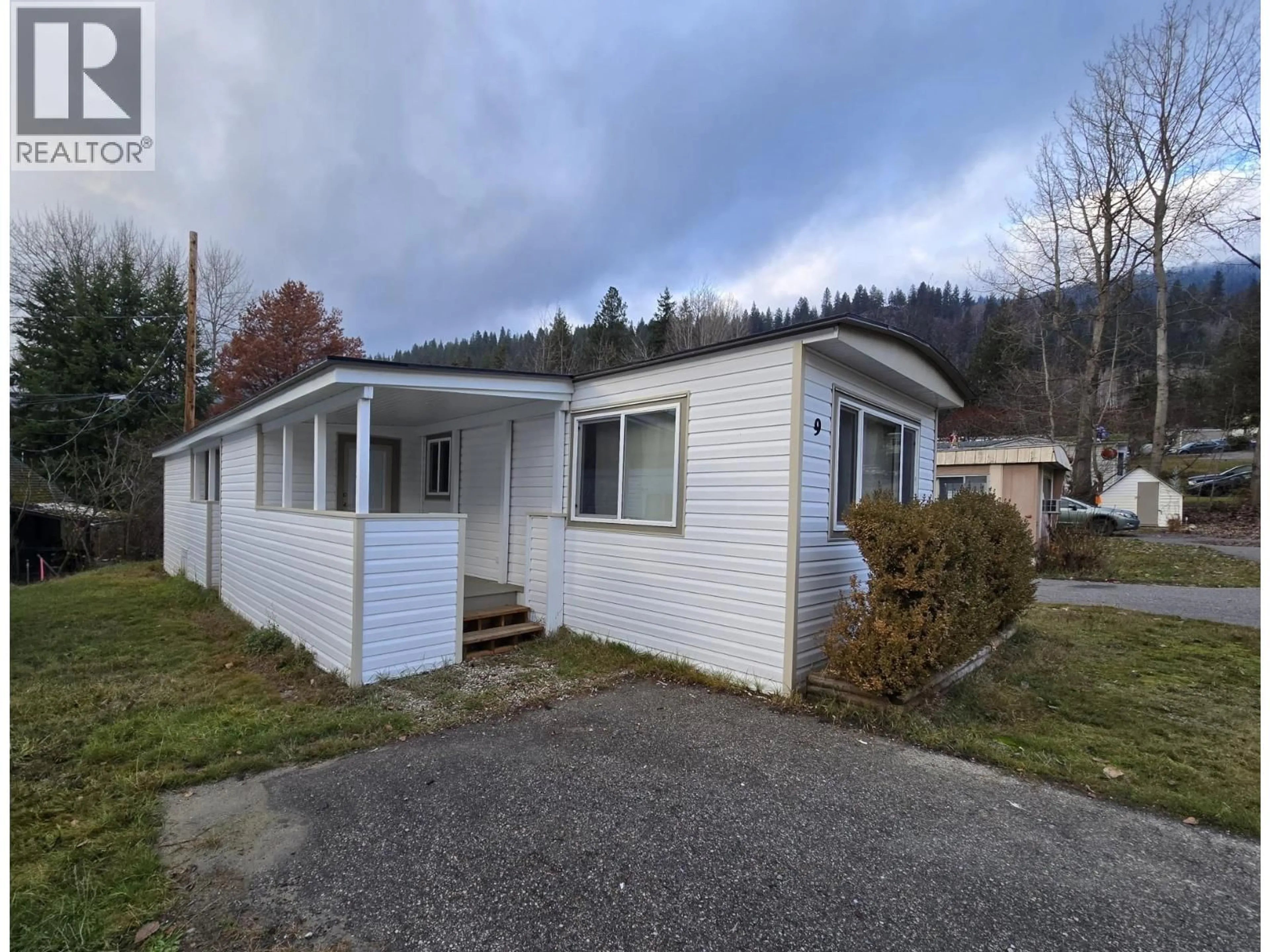 Unknown for 9 - 4029 BROADWATER ROAD, Robson British Columbia V1N4V6