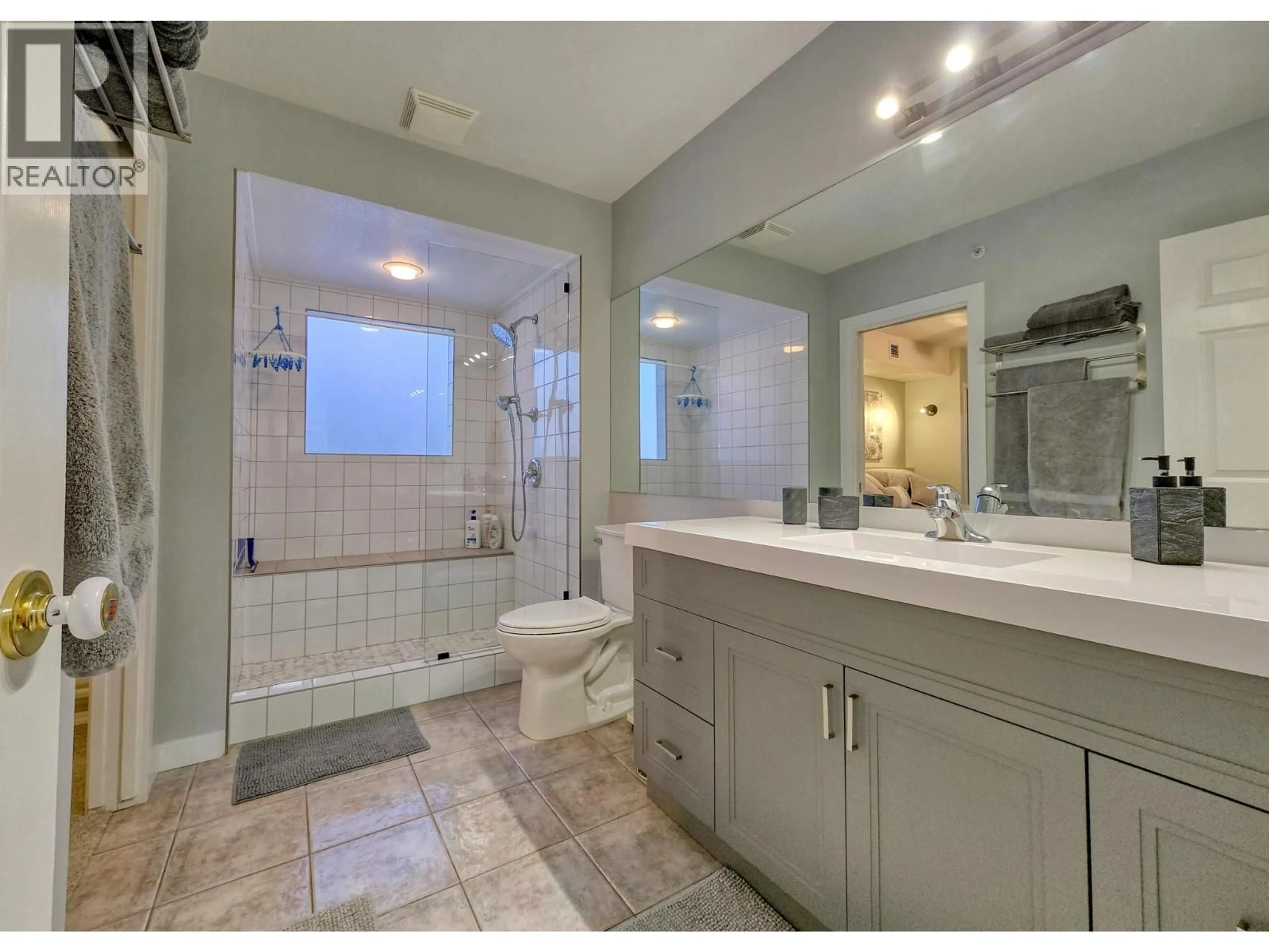 Contemporary bathroom, ceramic/tile floor for 5012A - 5052 RIVERVIEW ROAD, Fairmont Hot Springs British Columbia V0B1L1