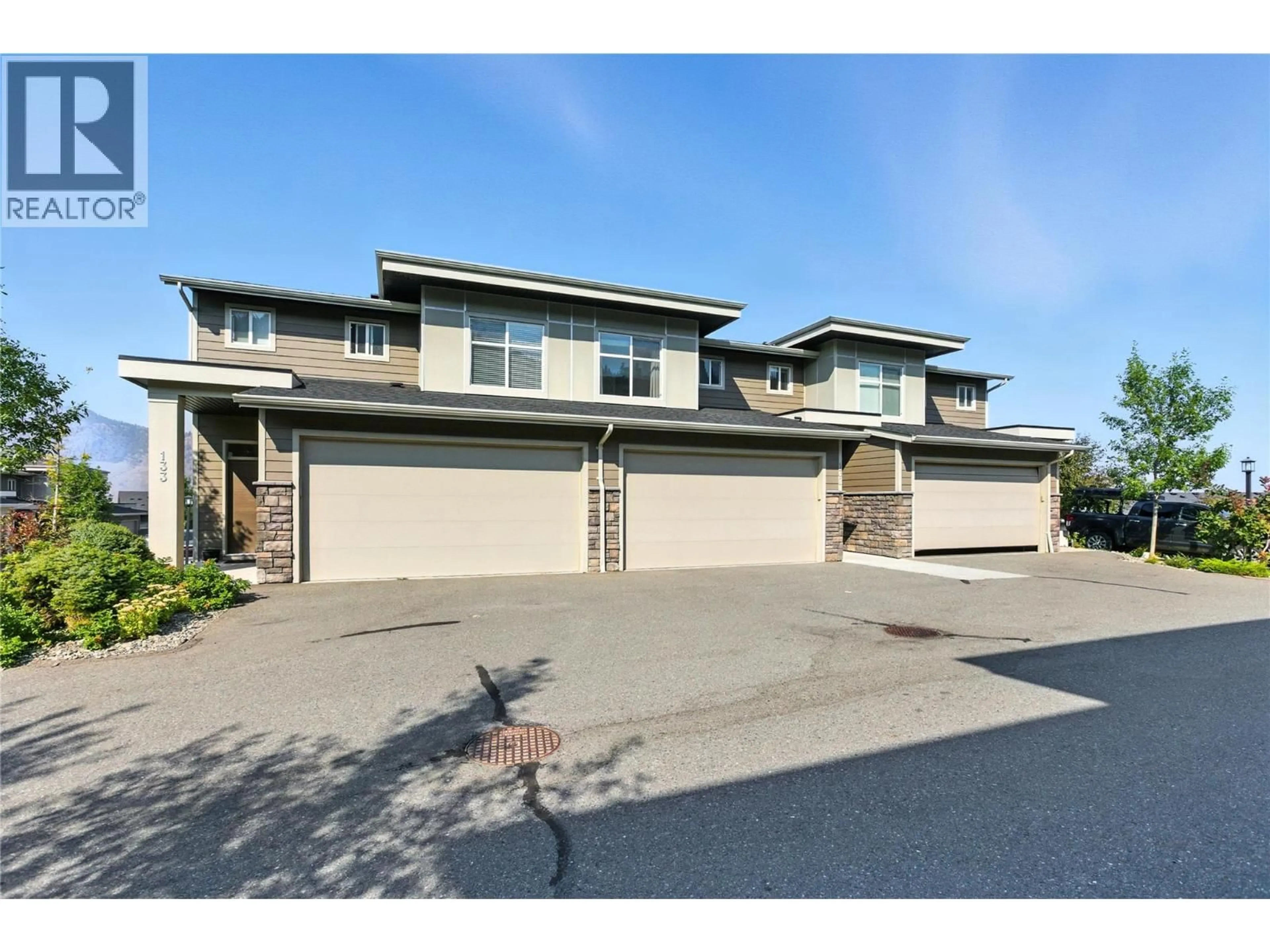 A pic from outside/outdoor area/front of a property/back of a property/a pic from drone, street for 132 - 1993 QU'APPELLE BOULEVARD, Kamloops British Columbia V2E0C2