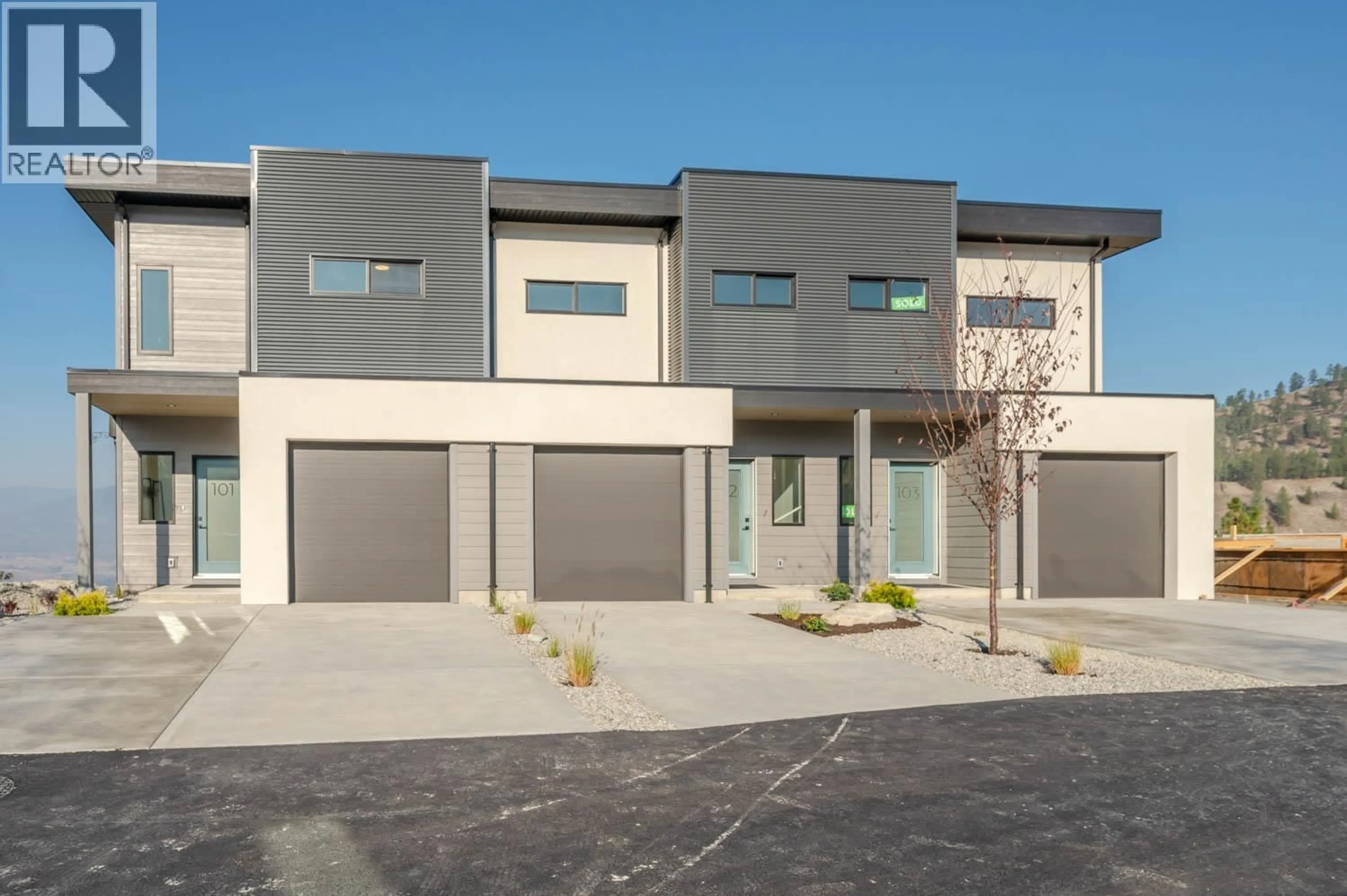 Home with vinyl exterior material, street for 107 - 158 DEER PLACE, Penticton British Columbia V2A0J7