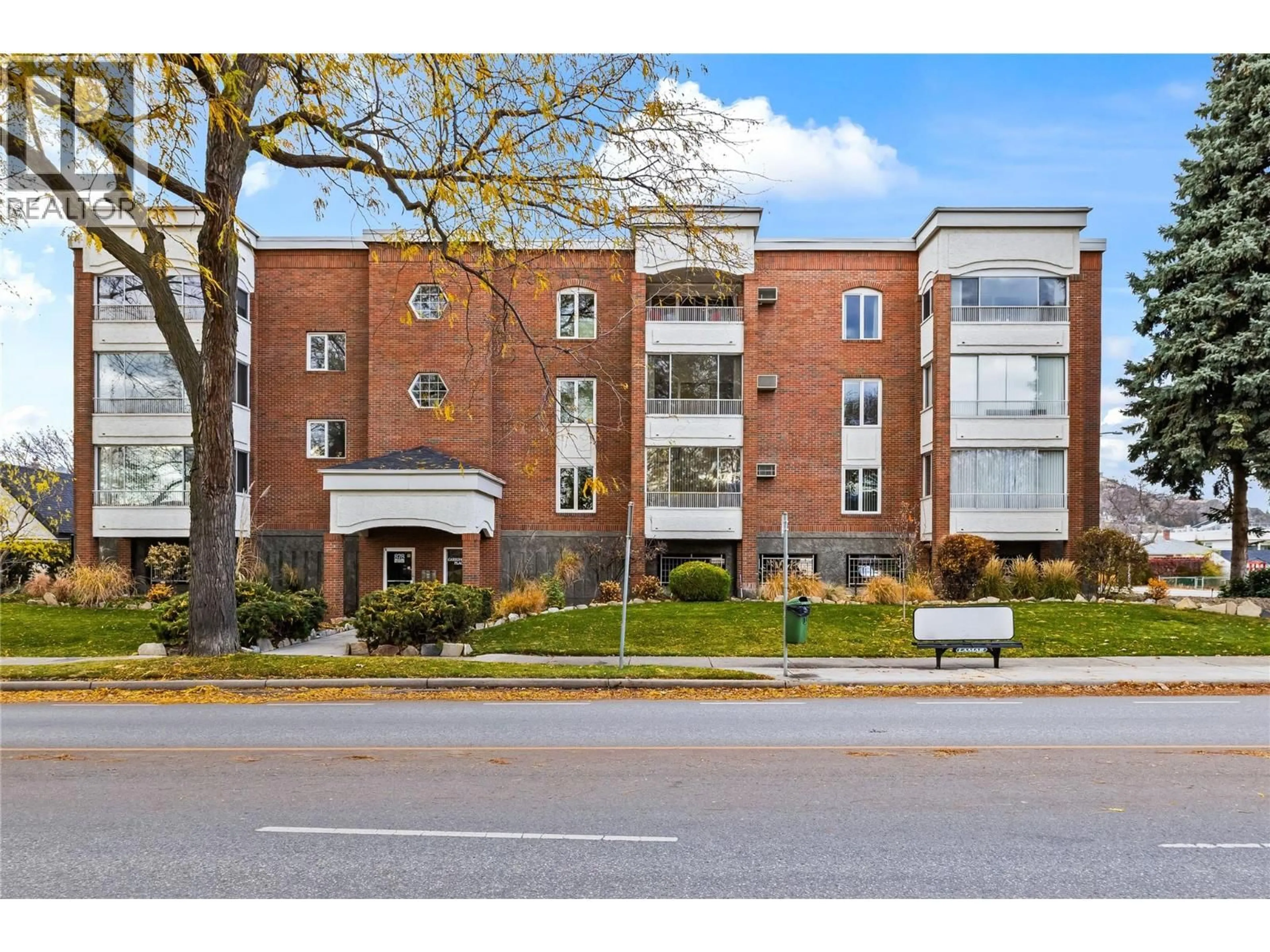 Home with brick exterior material, street for 304 - 878 BERNARD AVENUE, Kelowna British Columbia V1Y6P5