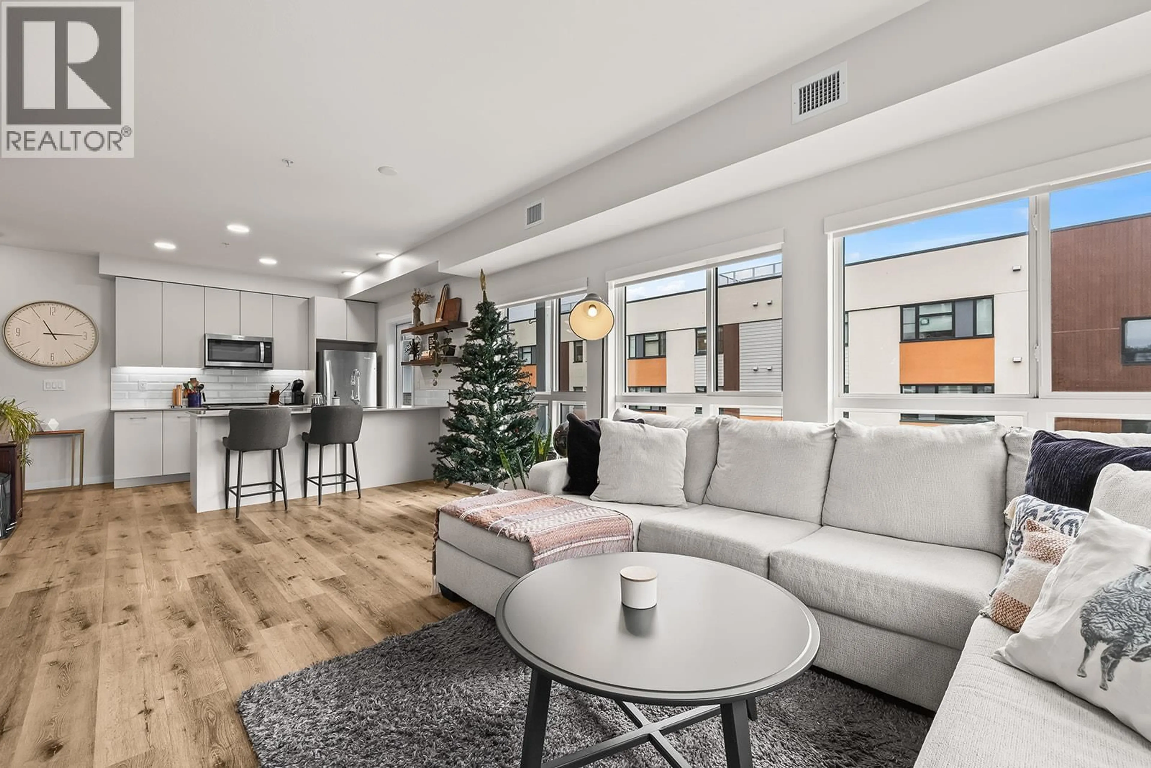 Living room with furniture, unknown for 312 - 722 VALLEY ROAD, Kelowna British Columbia V1V2E6