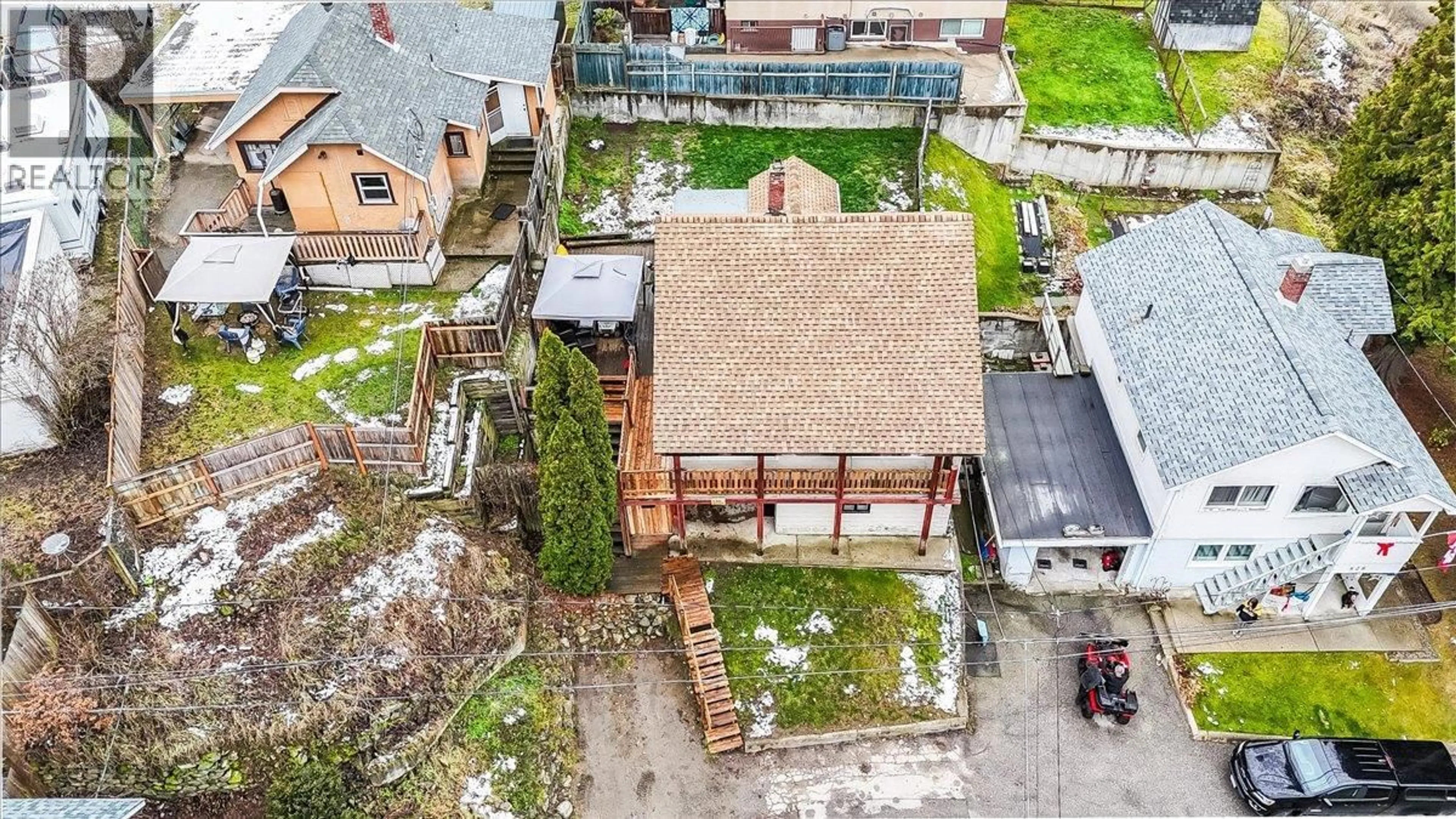 A pic from outside/outdoor area/front of a property/back of a property/a pic from drone, street for 530 TURNER STREET, Warfield British Columbia V1R2K2