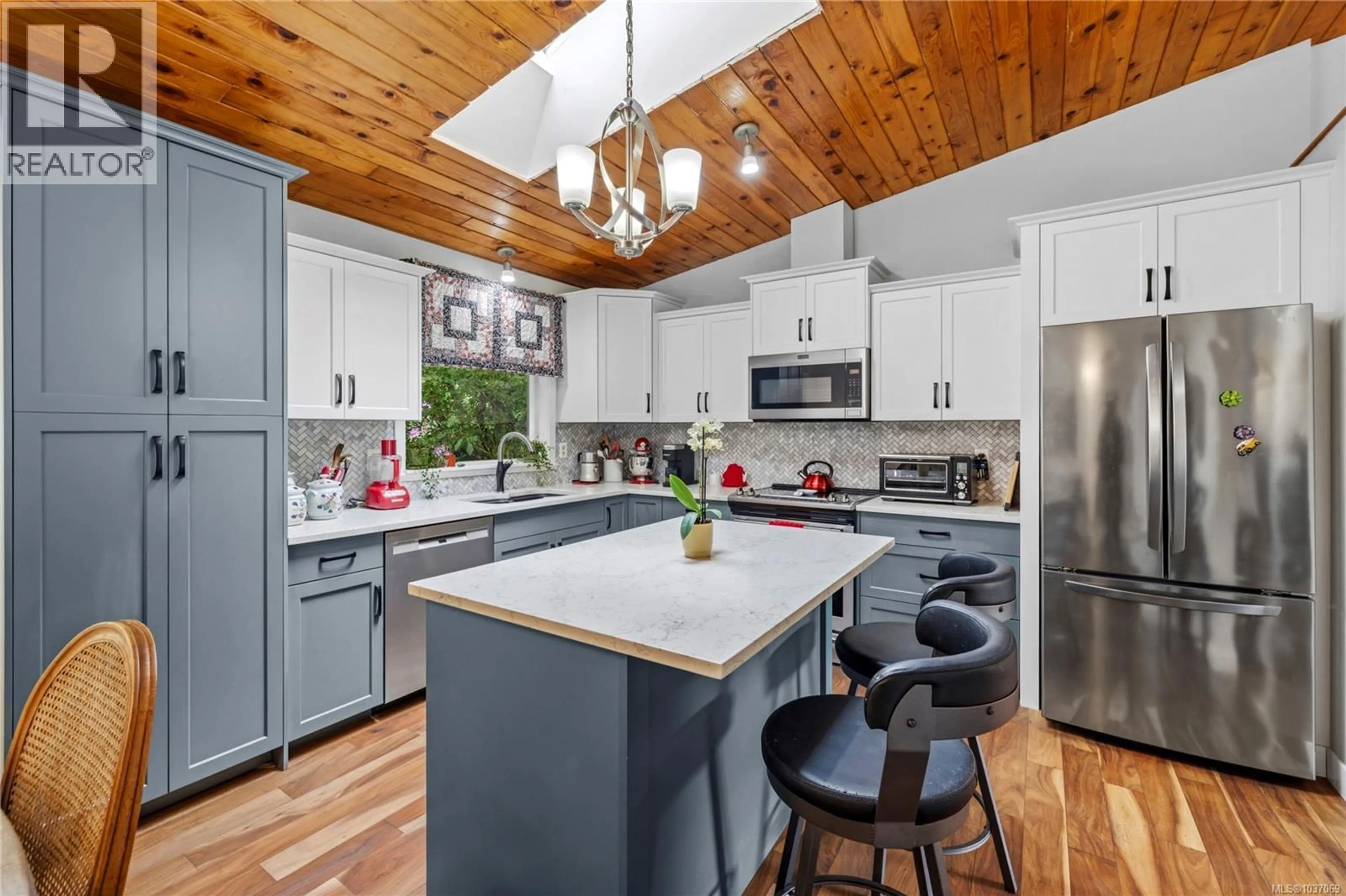 Open concept kitchen, unknown for 2109 LAKESIDE DRIVE, Nanaimo British Columbia V9X1A8