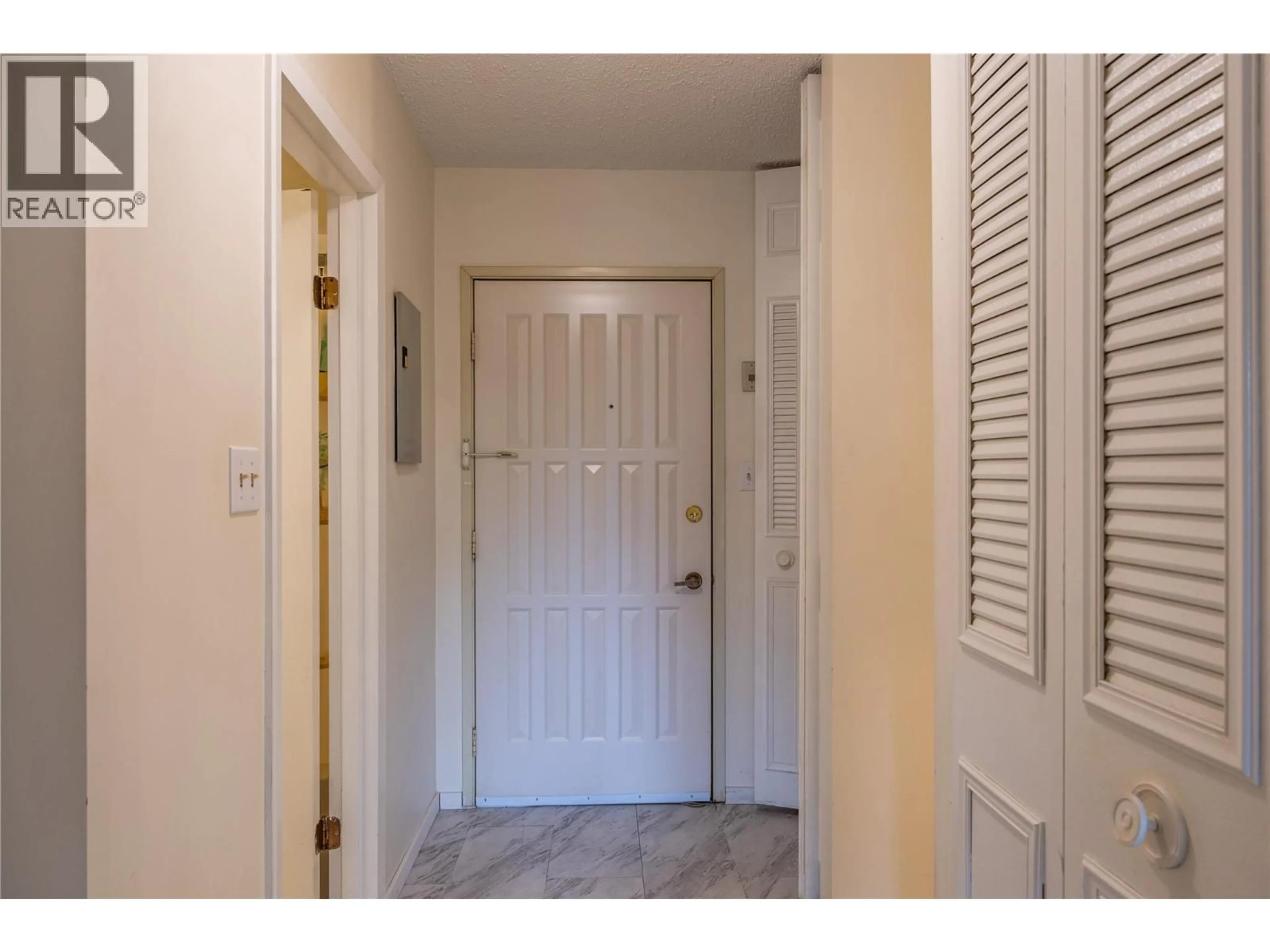 Indoor entryway for 107 - 1085 12TH AVENUE, Kamloops British Columbia V2C6A2