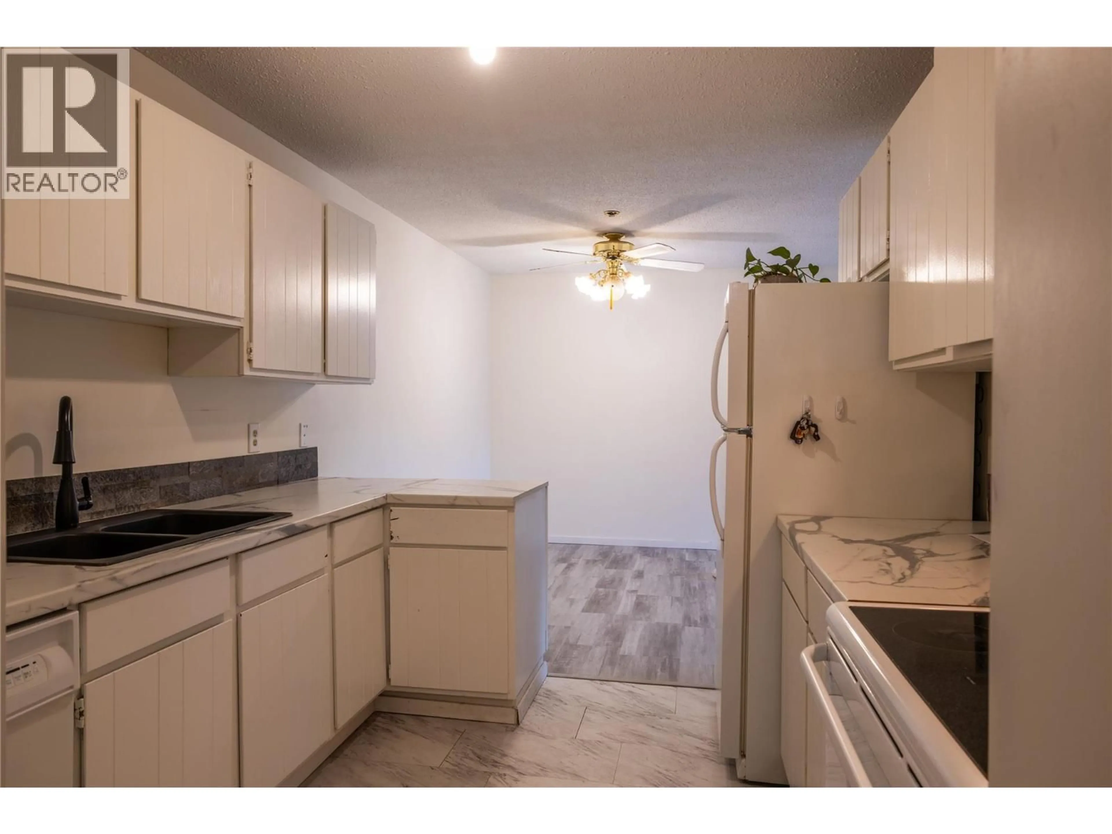 Standard kitchen, unknown for 107 - 1085 12TH AVENUE, Kamloops British Columbia V2C6A2