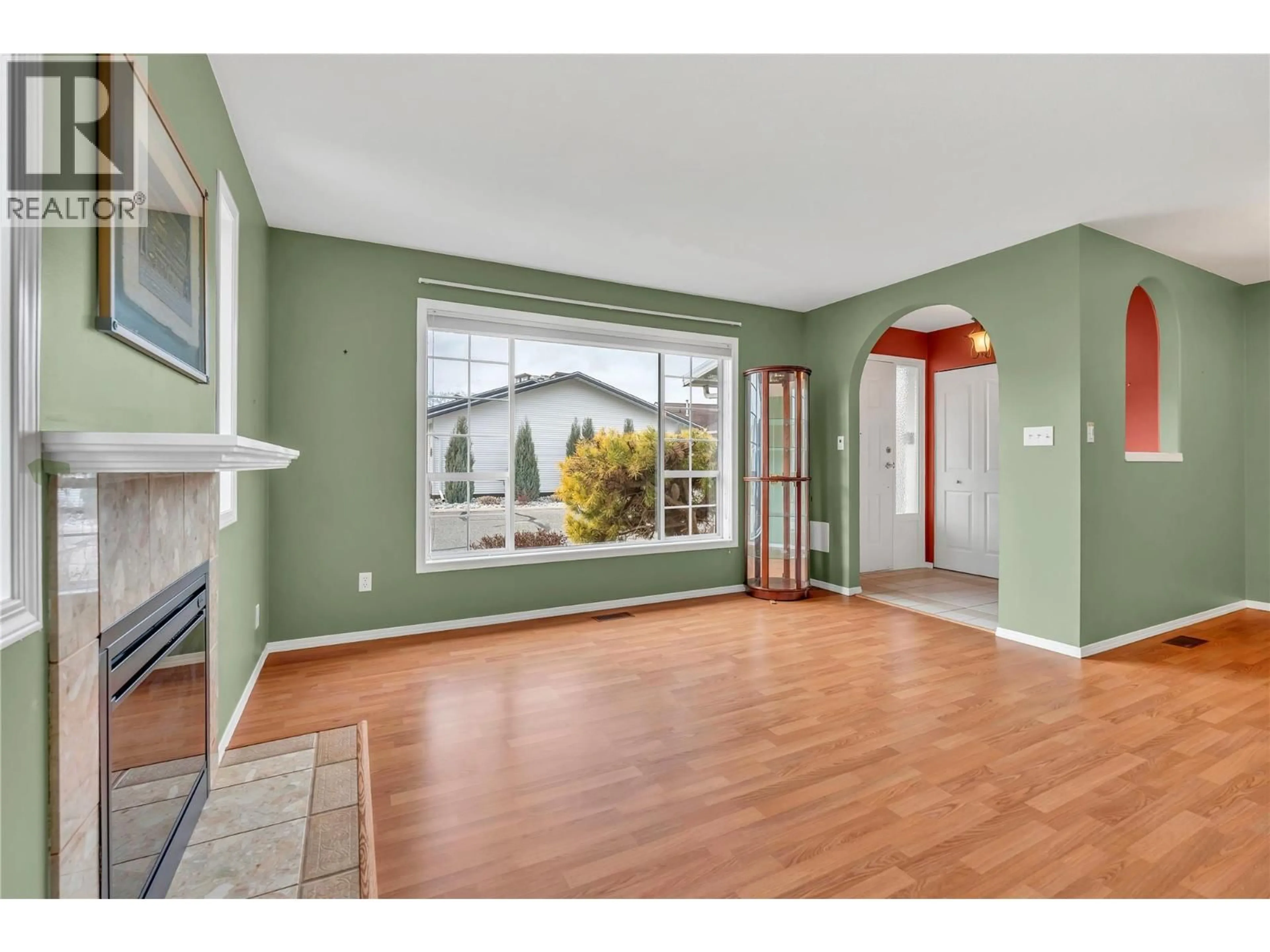 Indoor entryway for 108 - 3400 WILSON STREET, Penticton British Columbia V2A8E3