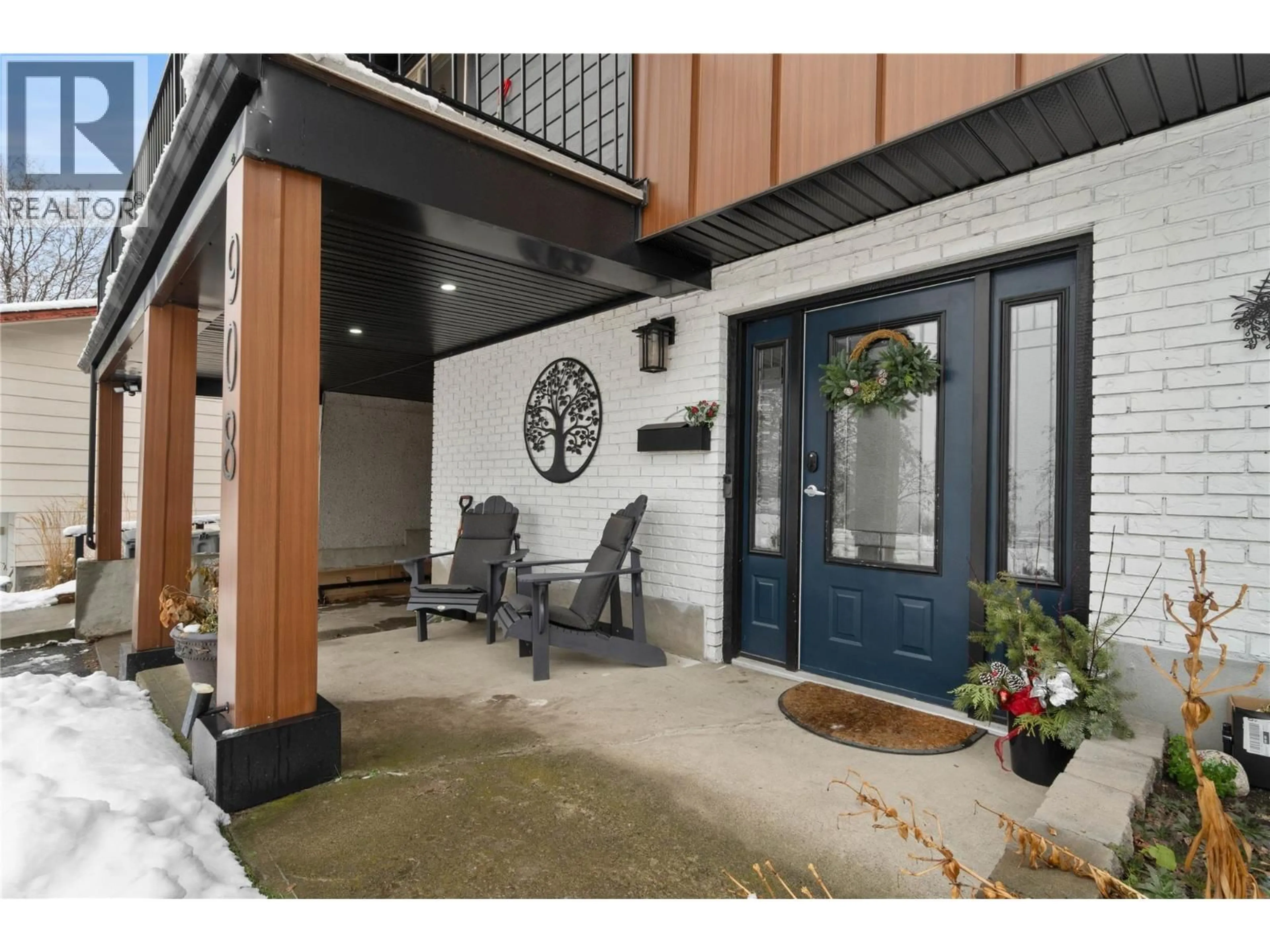 Indoor entryway for 908 GLENEAGLES DRIVE, Kamloops British Columbia V2C1K3