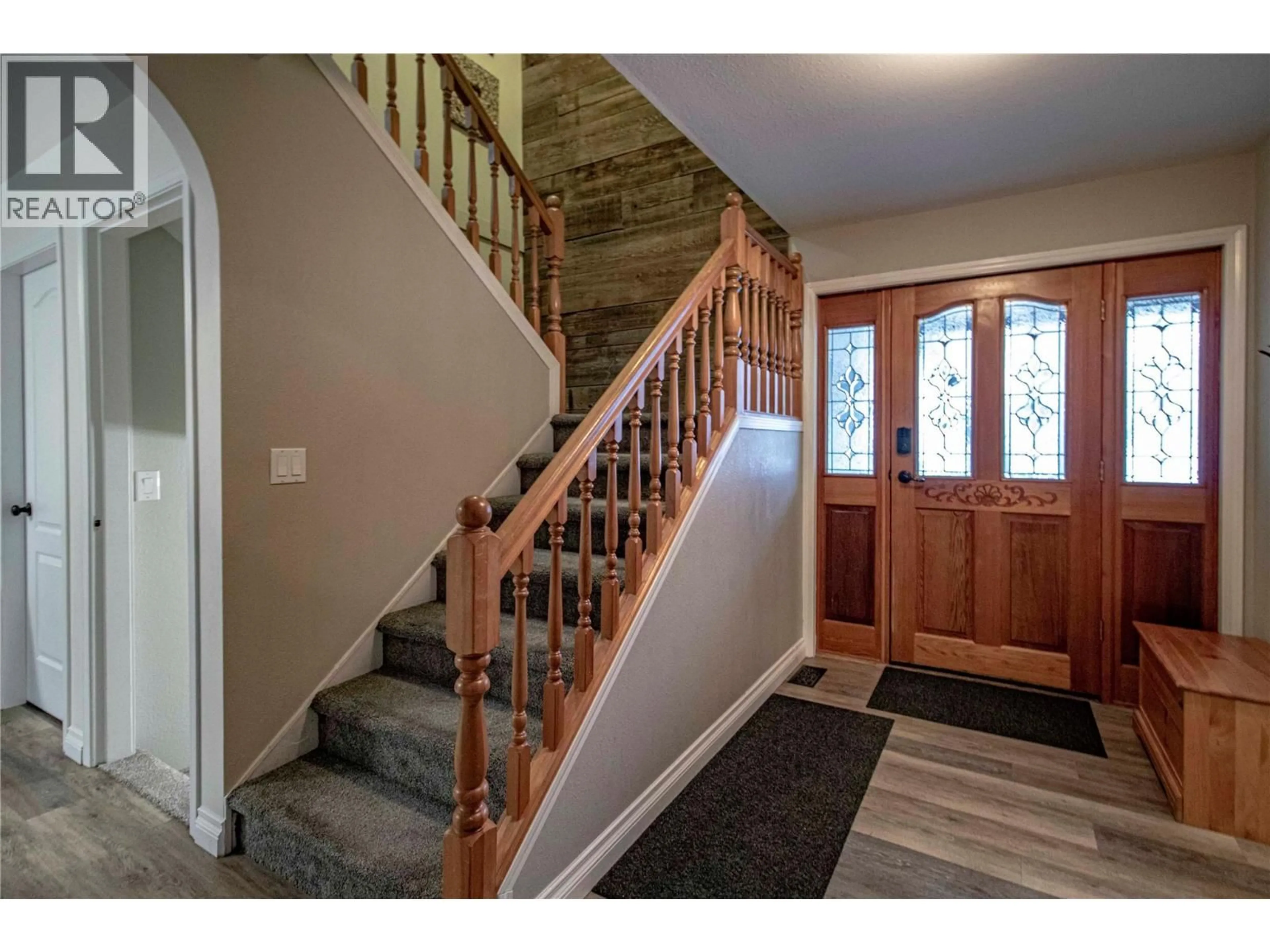 Indoor entryway for 2611 EVERGREEN DRIVE, Penticton British Columbia V2A8C6