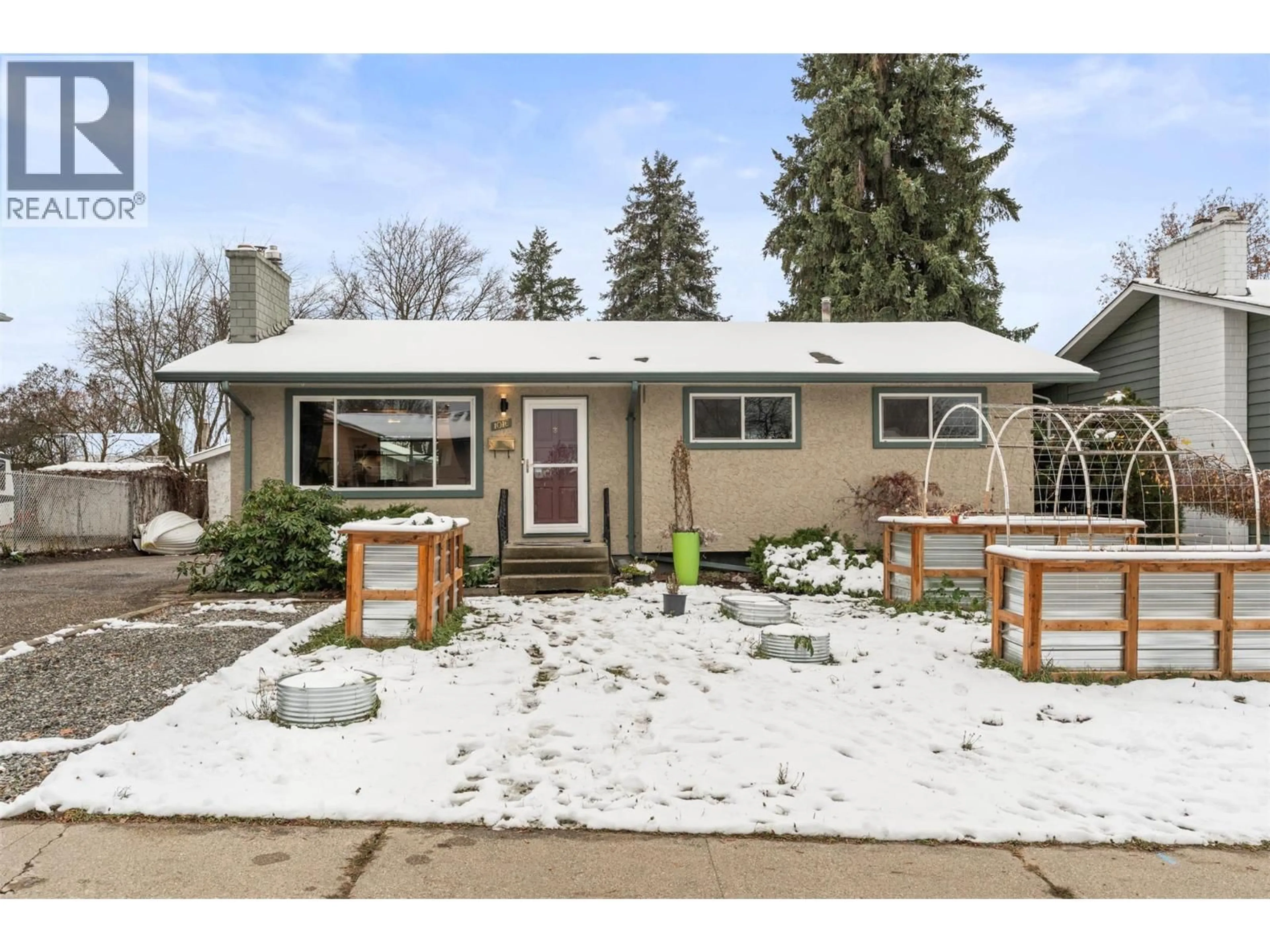 Home with vinyl exterior material, street for 1016 34 AVENUE, Vernon British Columbia V1T6R9