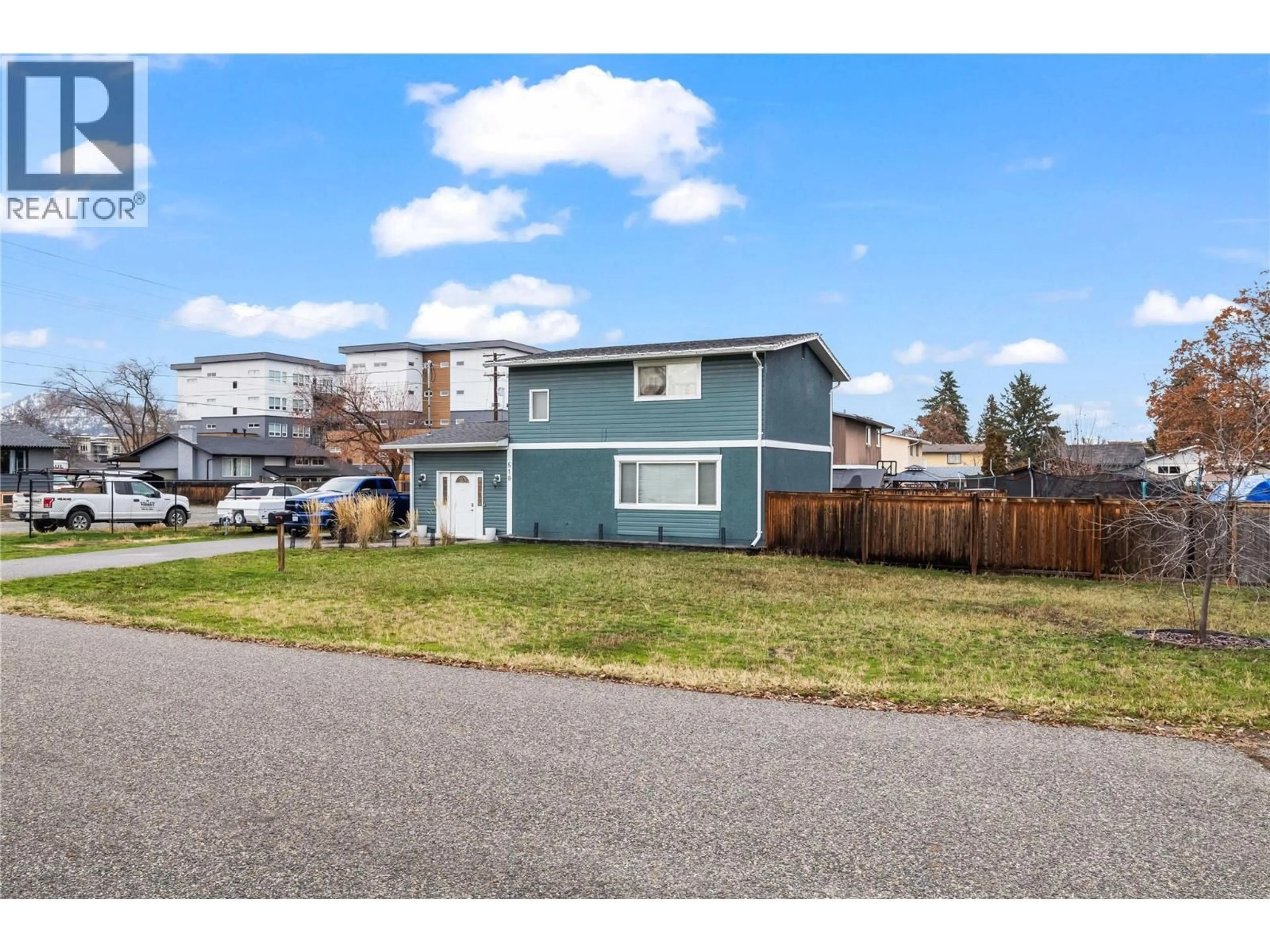 Home with vinyl exterior material, street for 610 BALMORAL ROAD, Kelowna British Columbia V1X1W1