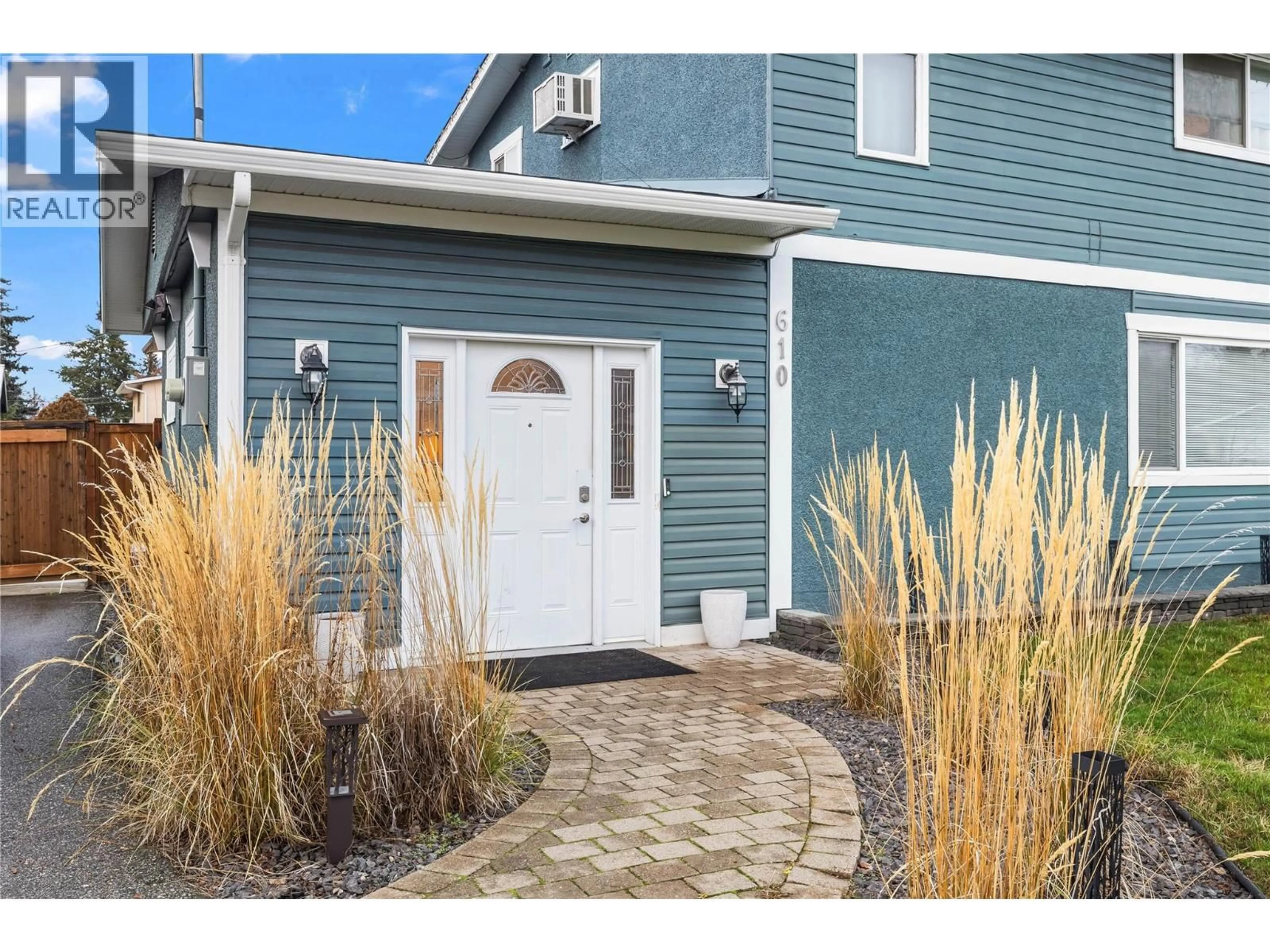 Indoor entryway for 610 BALMORAL ROAD, Kelowna British Columbia V1X1W1