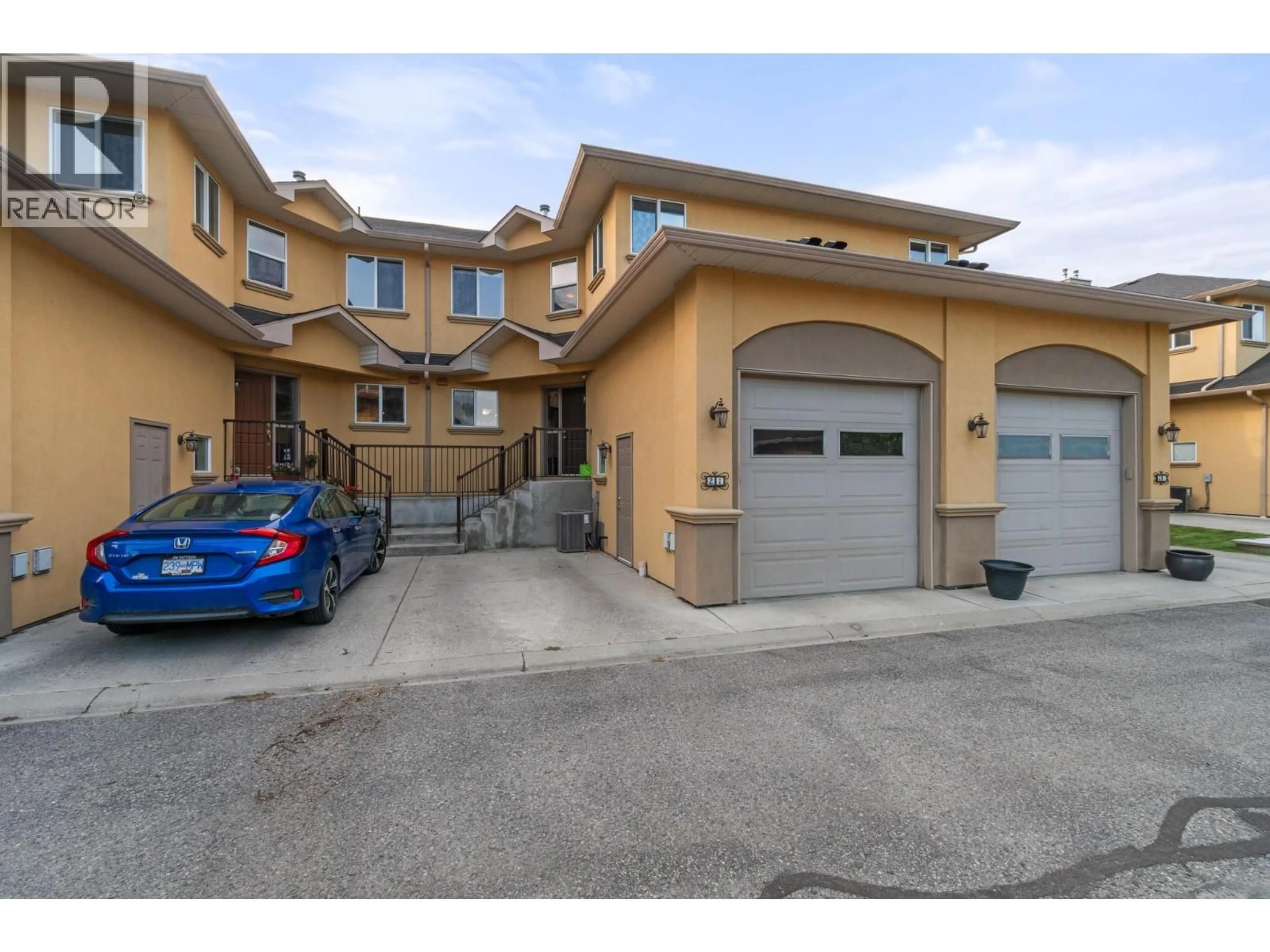 Indoor garage for 21 - 218 GLEN PARK DRIVE, Kelowna British Columbia V1V2W3