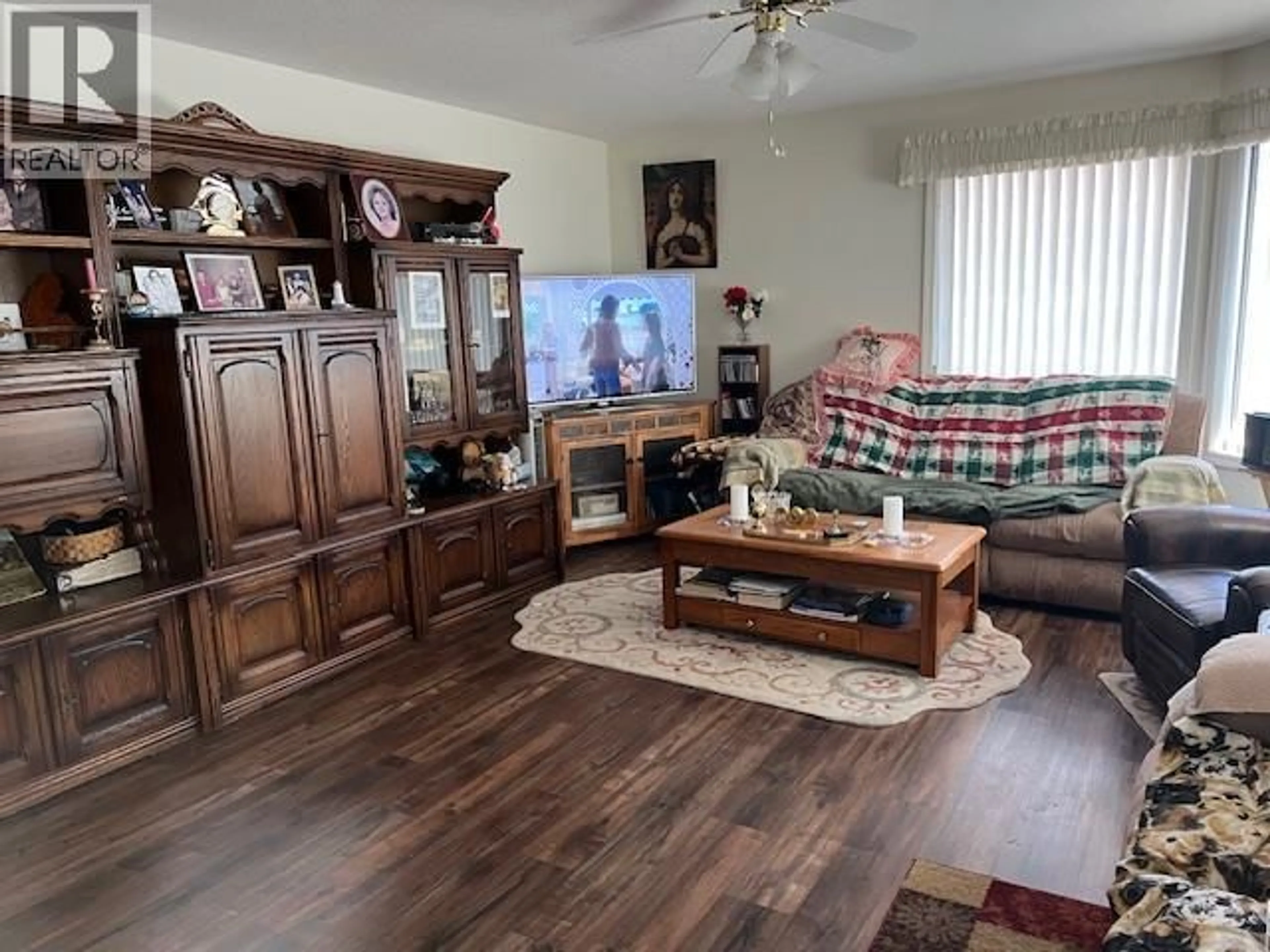 Living room with furniture, wood/laminate floor for 23 - 6526 TUCELNUIT DRIVE, Oliver British Columbia V0H1T3