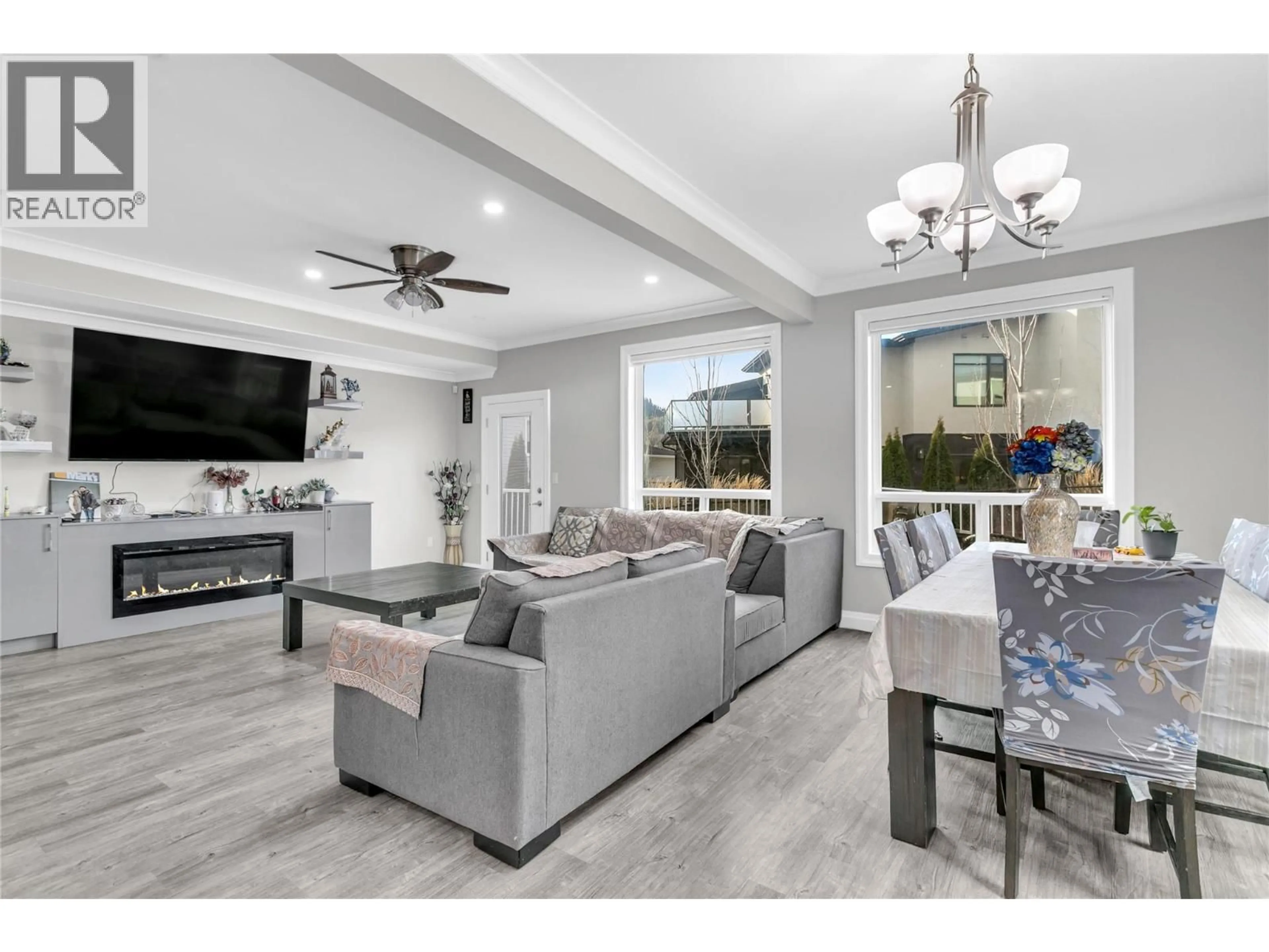 Living room with furniture, ceramic/tile floor for 146 SUMMERHILL PLACE, Kelowna British Columbia V1V1T6