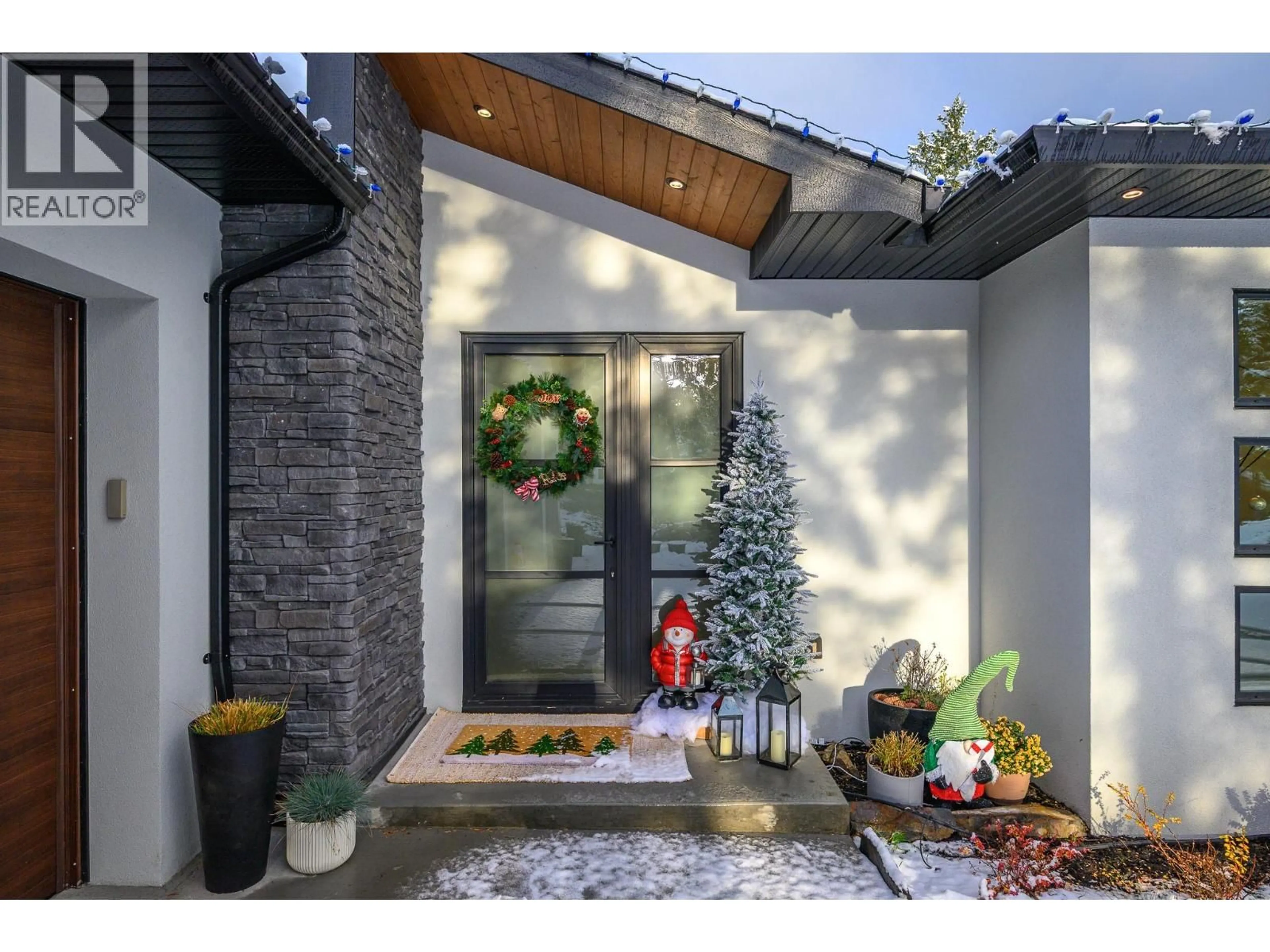 Indoor entryway for 29 - 9196 TRONSON ROAD, Vernon British Columbia V1H1E8