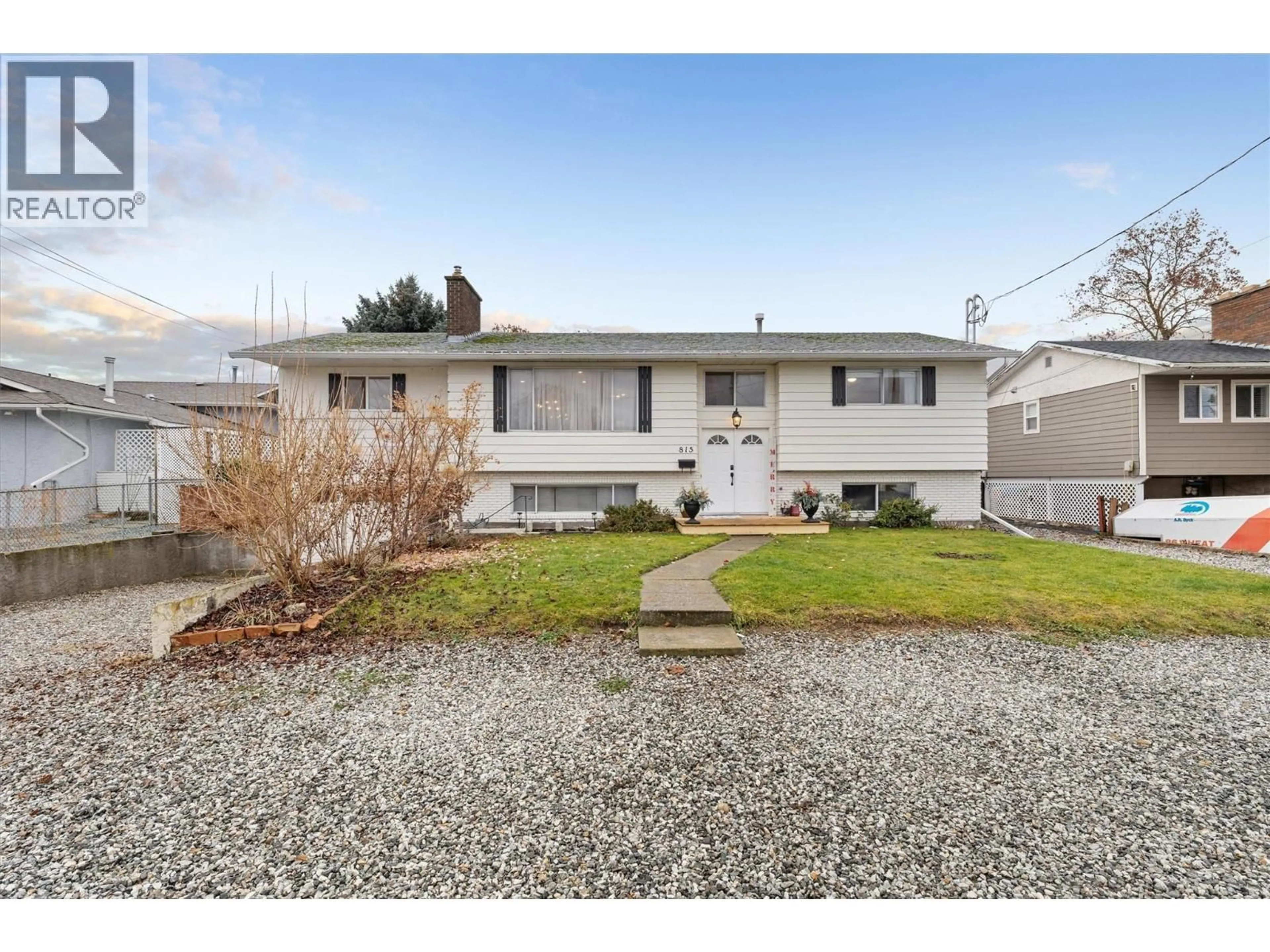 Home with vinyl exterior material, street for 815 WAYNE ROAD, Kelowna British Columbia V1X1A4