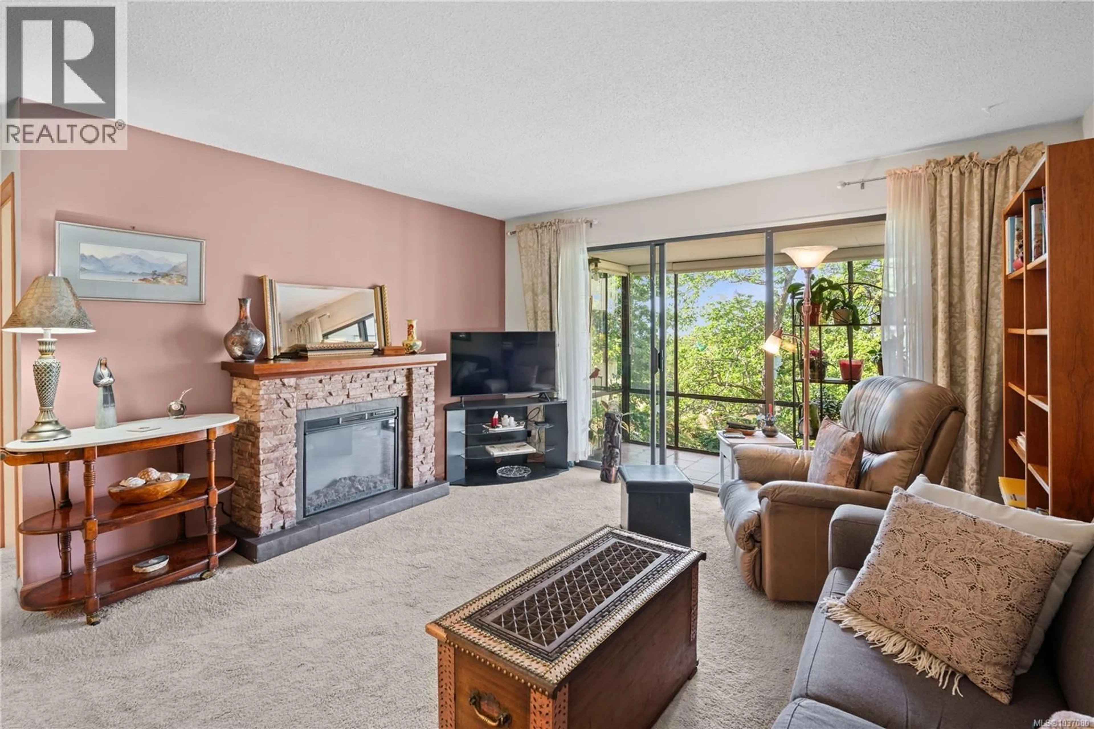 Living room with furniture, unknown for 406 - 1433 FAIRCLIFF LANE, Victoria British Columbia V8S3J6