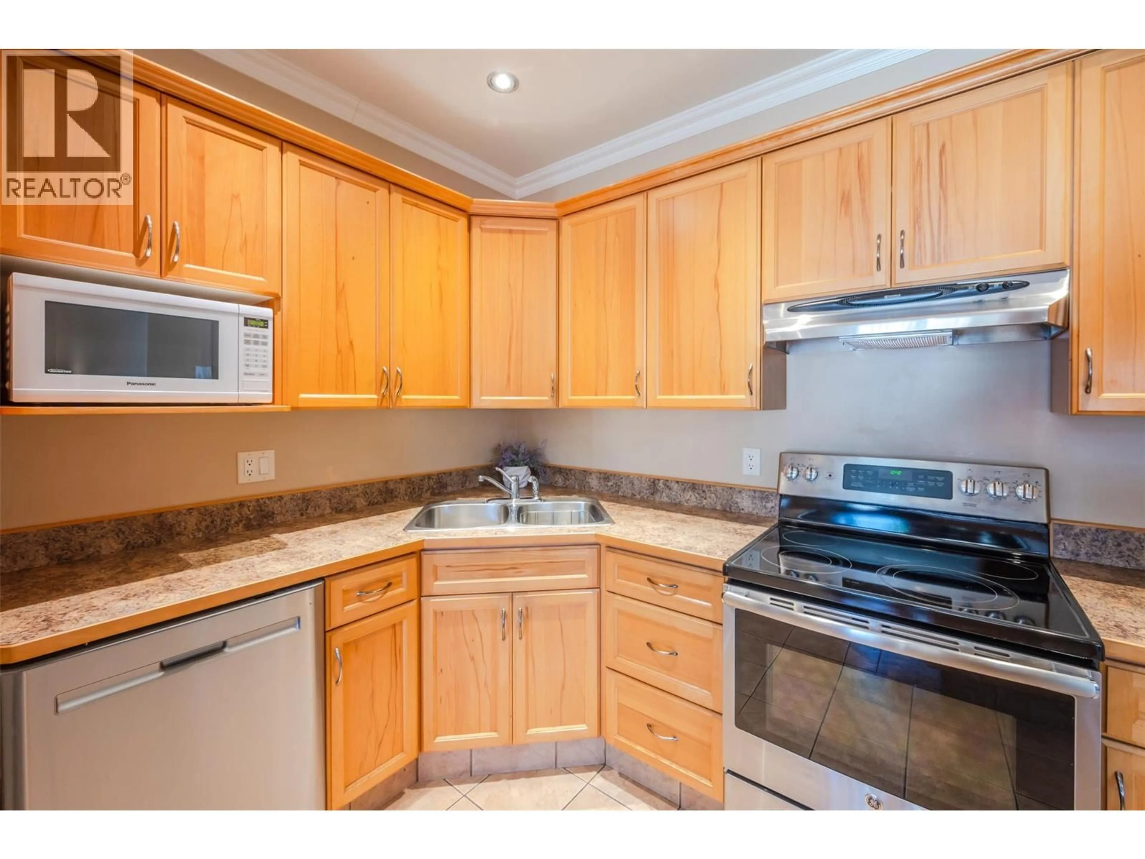 Standard kitchen, unknown for 103 - 144 POWER STREET, Penticton British Columbia V2A5W9