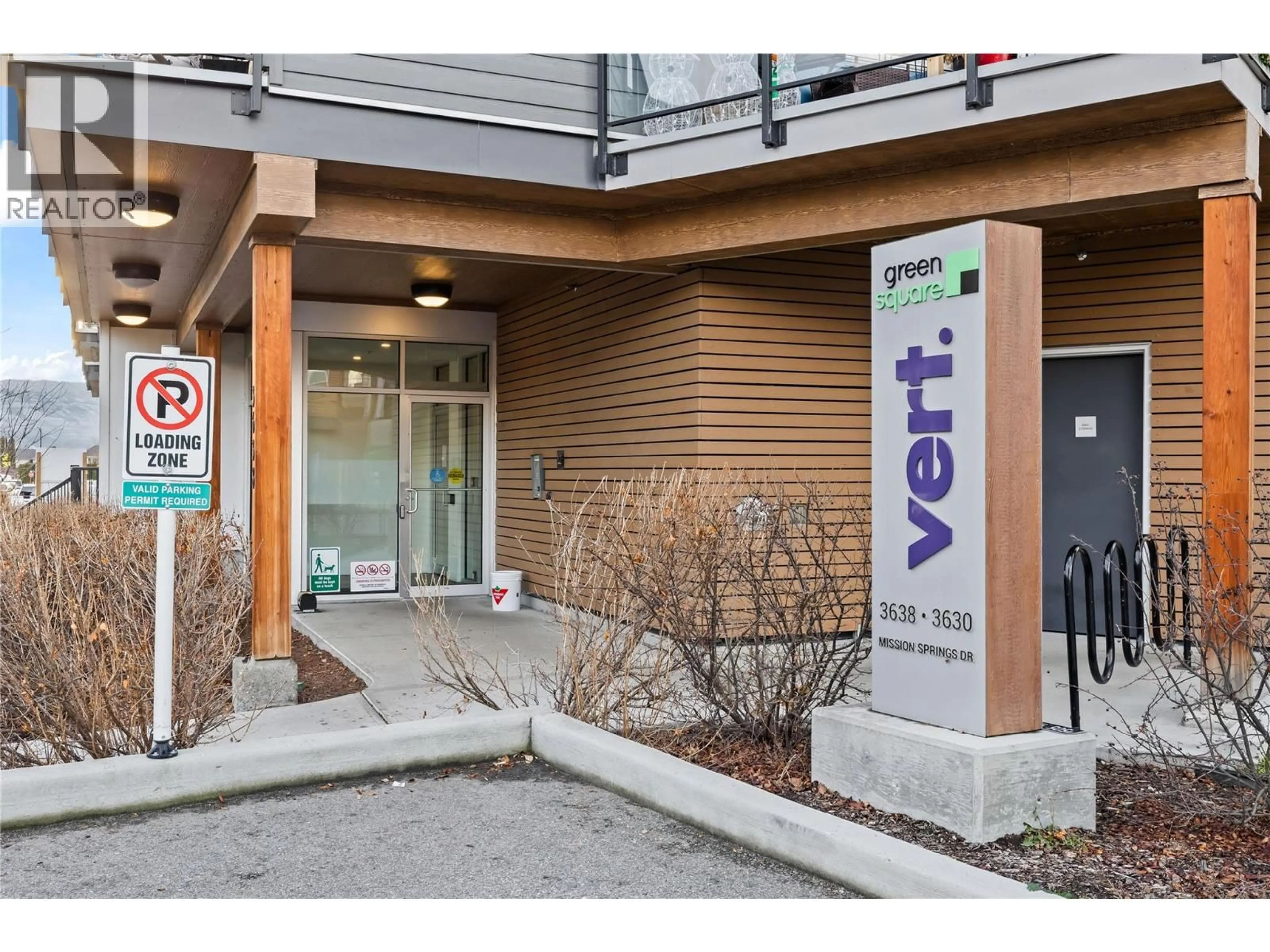 Indoor foyer for 406 - 3638 MISSION SPRINGS DRIVE, Kelowna British Columbia V1W0B3