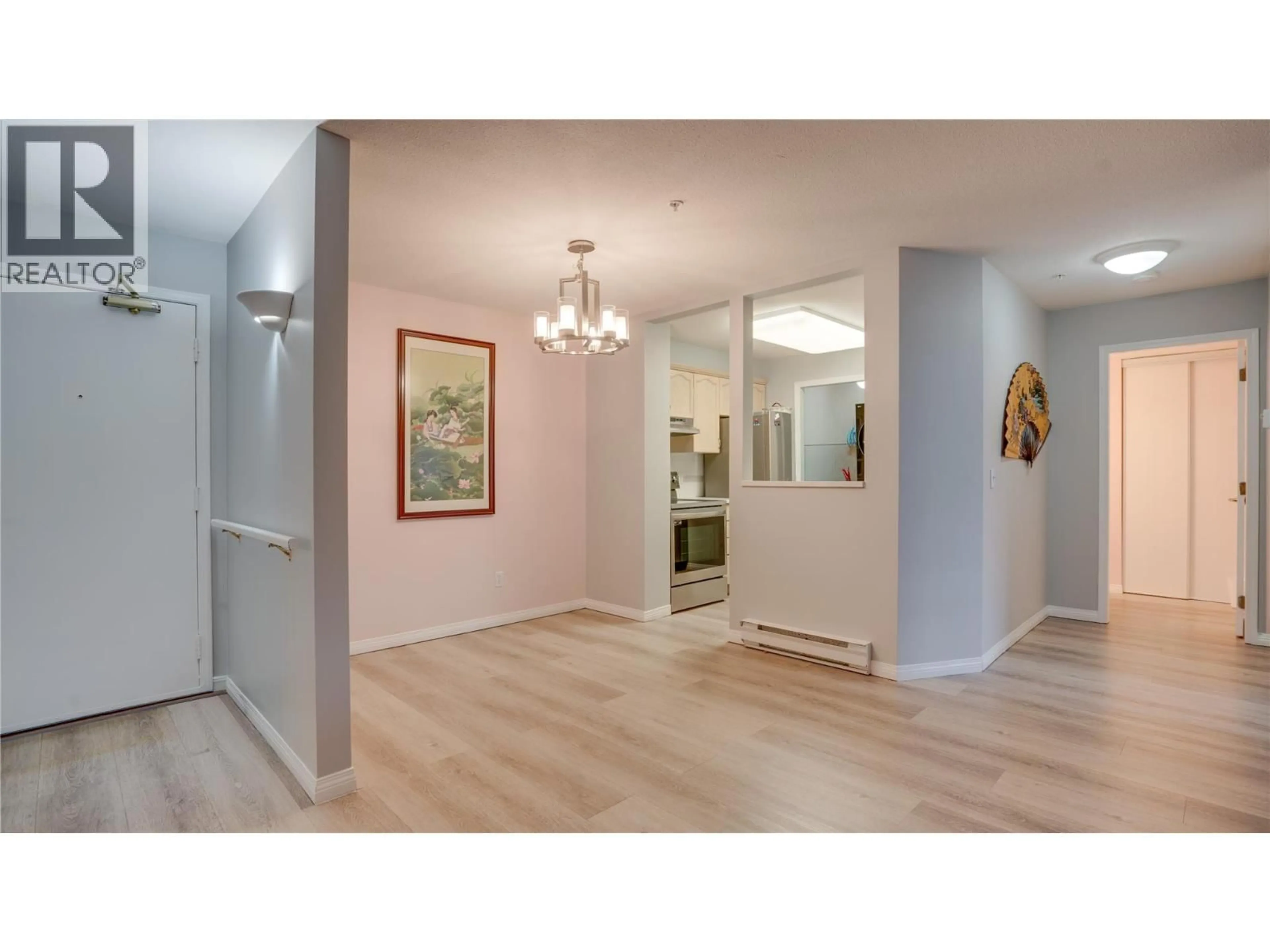 Indoor entryway for 104 - 3705 30 AVENUE, Vernon British Columbia V1T2E7