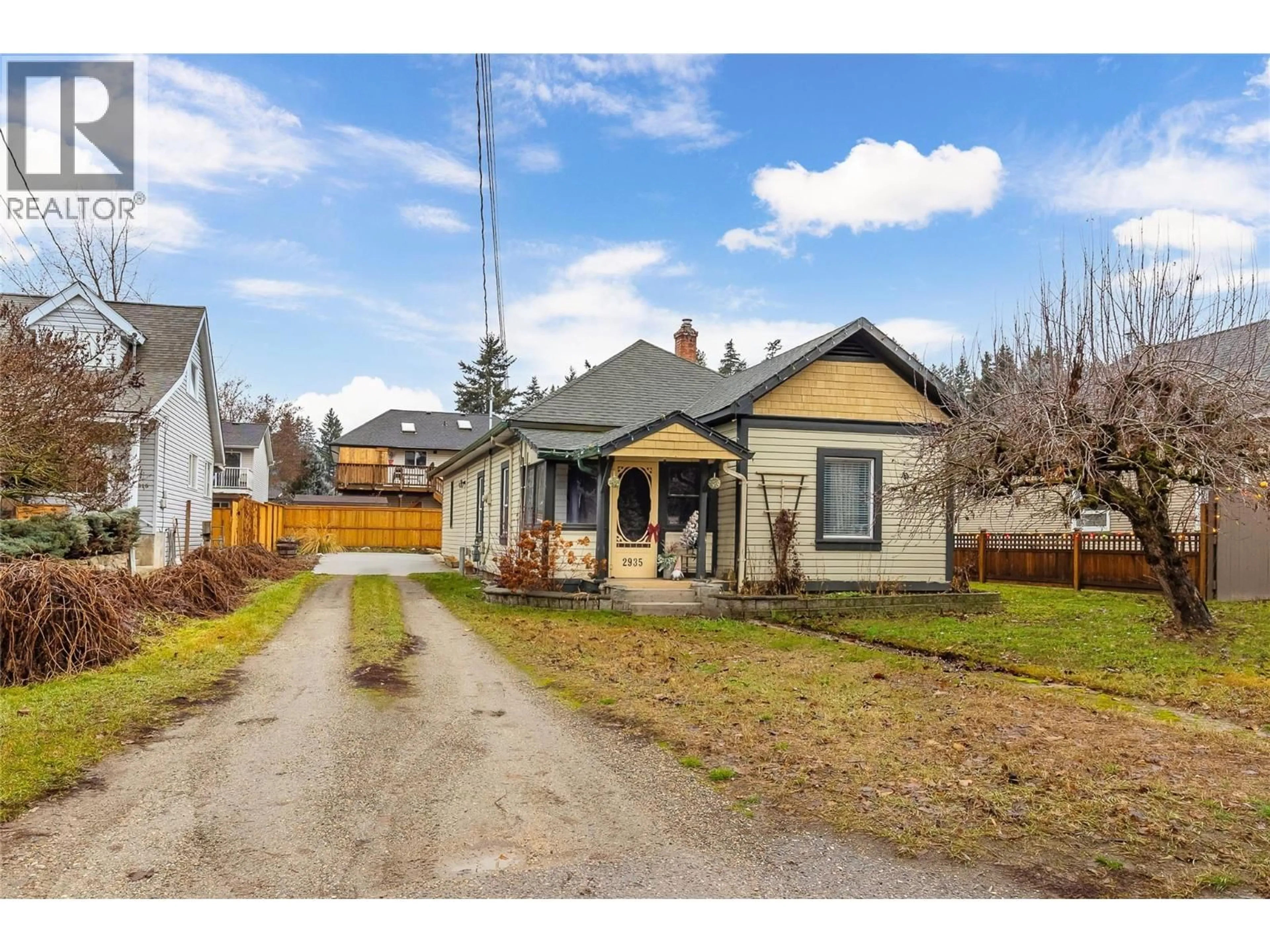 A pic from outside/outdoor area/front of a property/back of a property/a pic from drone, street for 2935 ROSEDALE AVENUE, Armstrong British Columbia V0E1B2