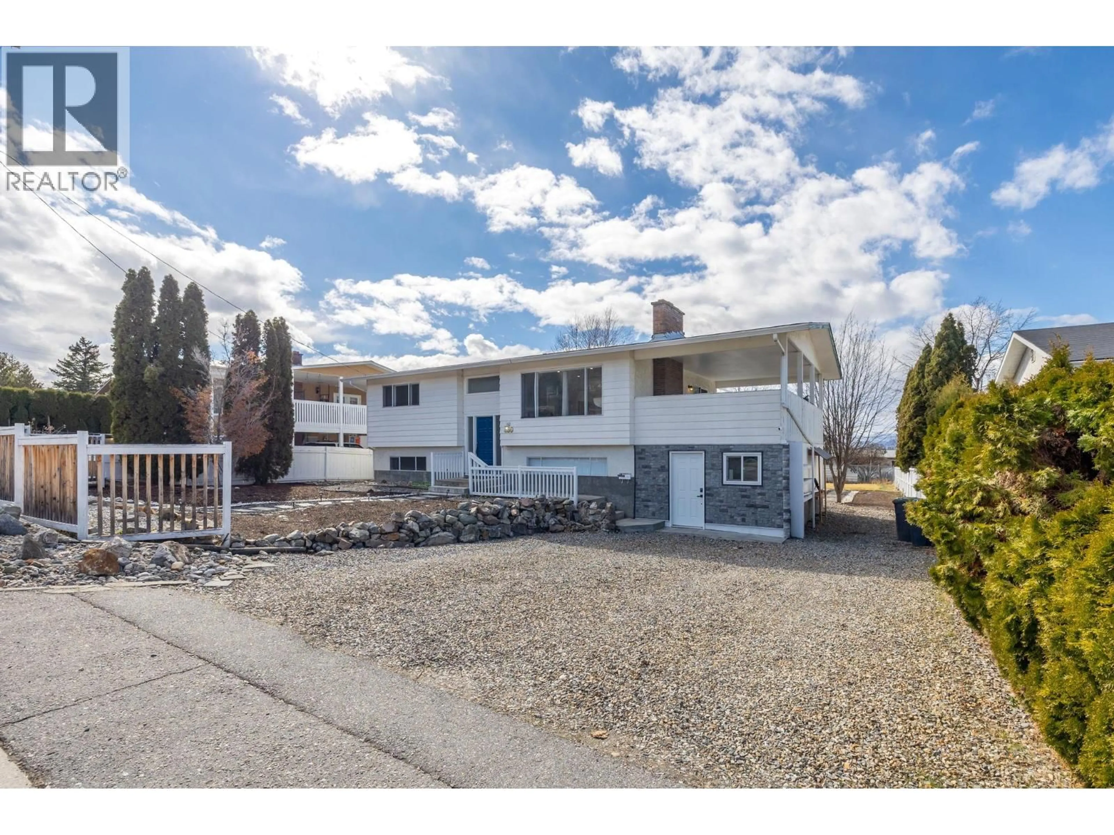 A pic from outside/outdoor area/front of a property/back of a property/a pic from drone, street for 480 EASTBOURNE ROAD, Kelowna British Columbia V1X5K8