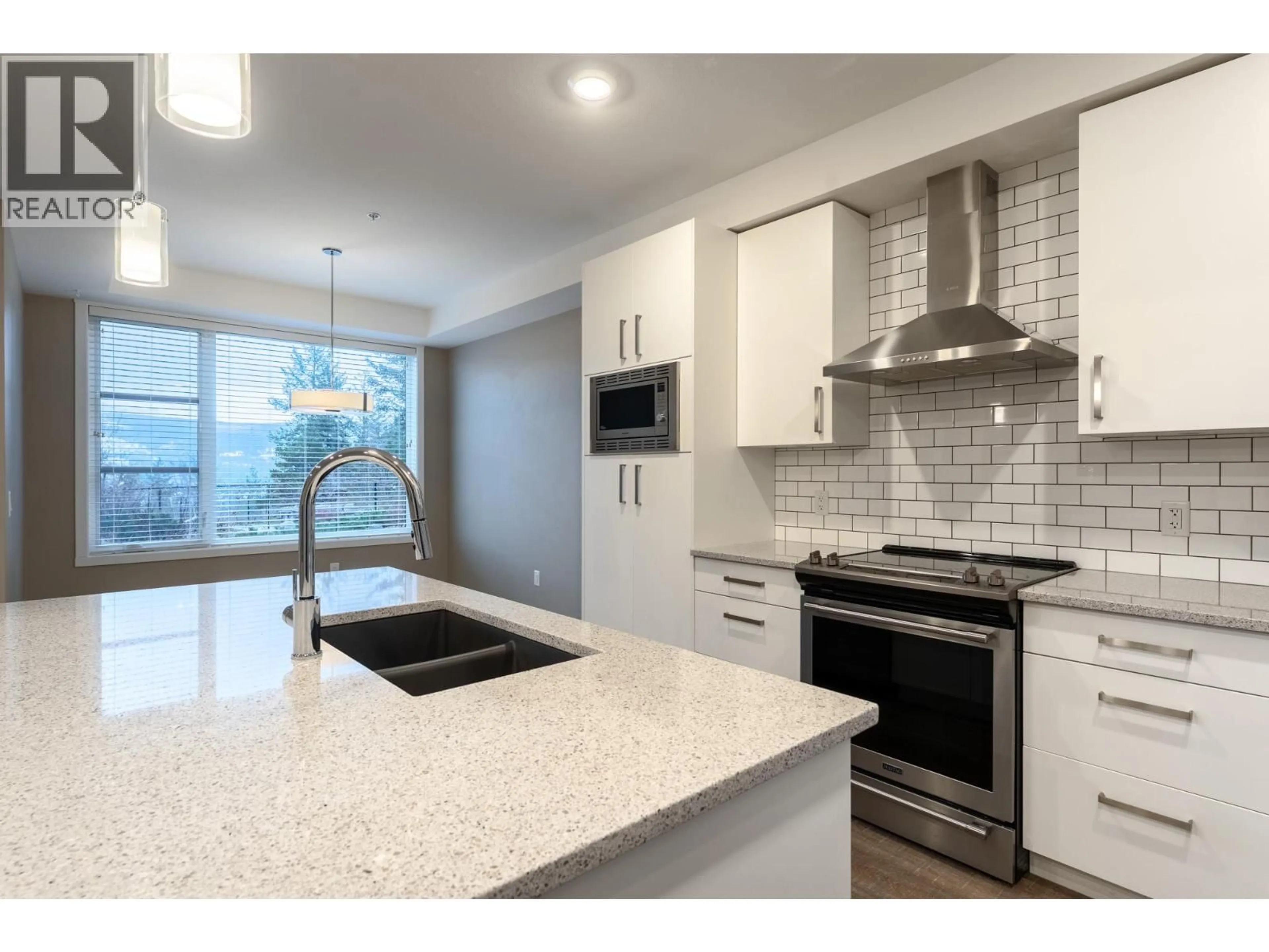 Open concept kitchen, ceramic/tile floor for 5 - 9700 SANTINA ROAD, Lake Country British Columbia V4V0B1