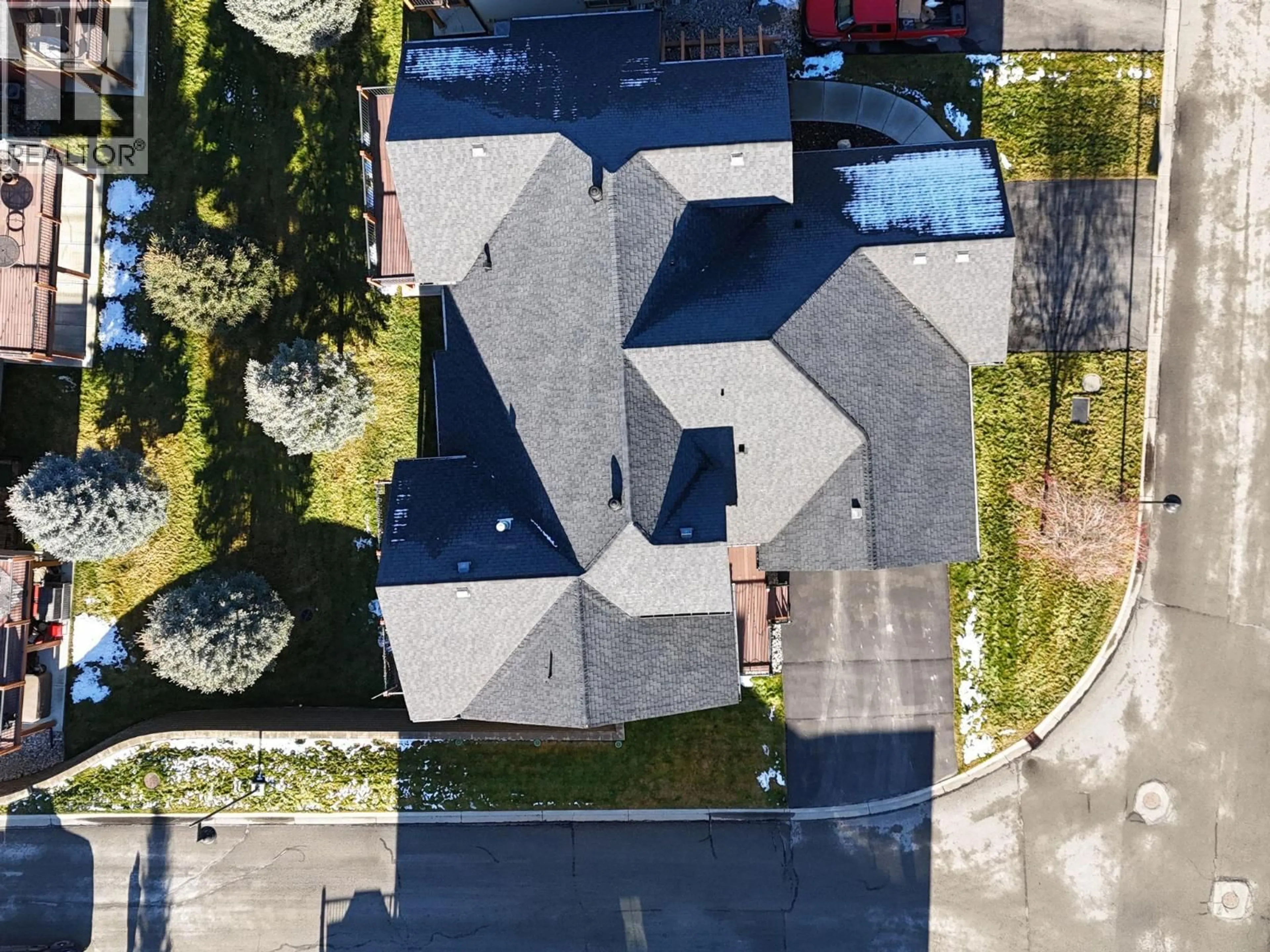 A pic from outside/outdoor area/front of a property/back of a property/a pic from drone, street for 223 BOULDER CREEK, Cranbrook British Columbia V1C0B4