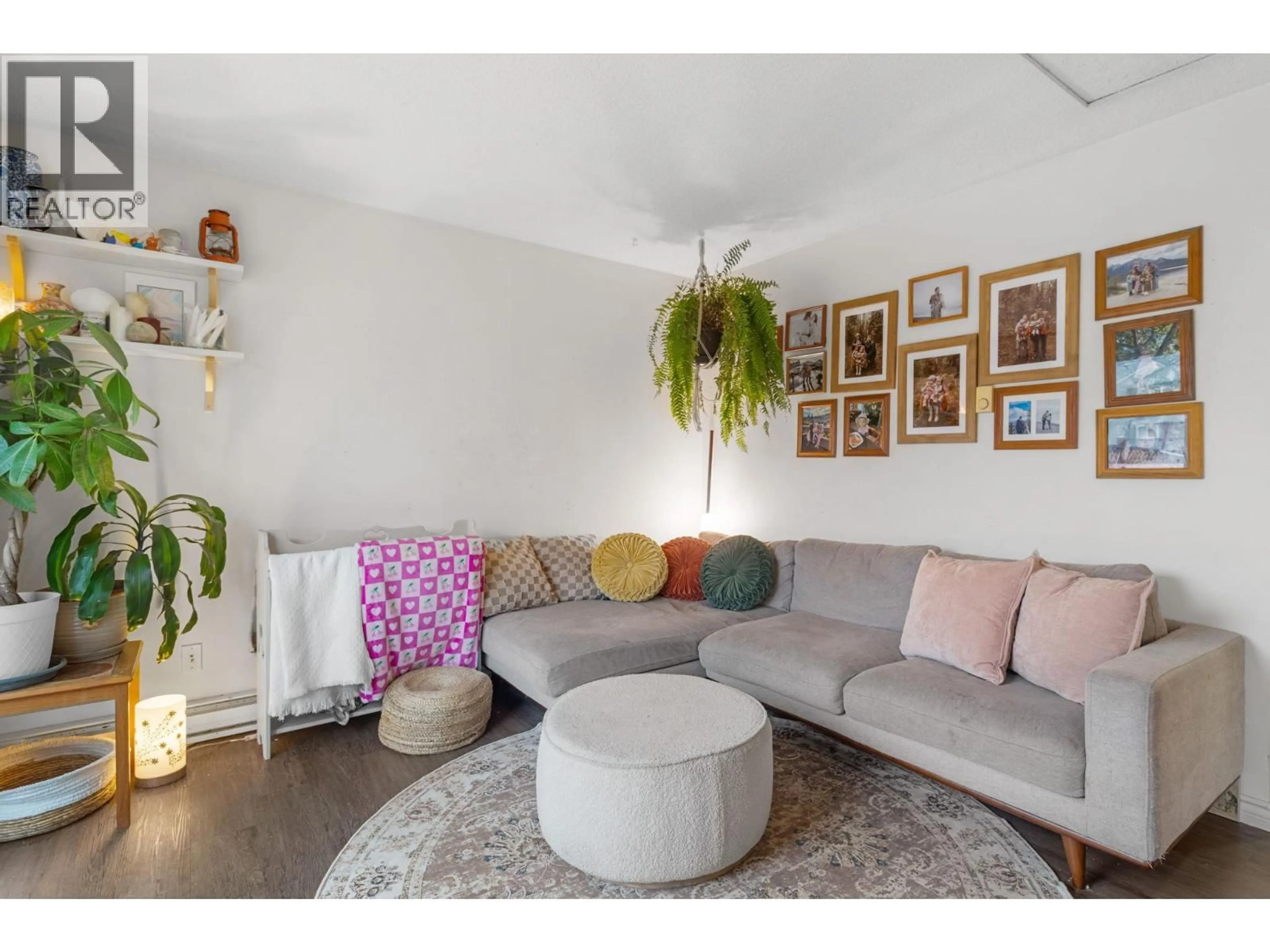 Living room with furniture, unknown for 6 - 1808 45 STREET, Vernon British Columbia V1T7P8