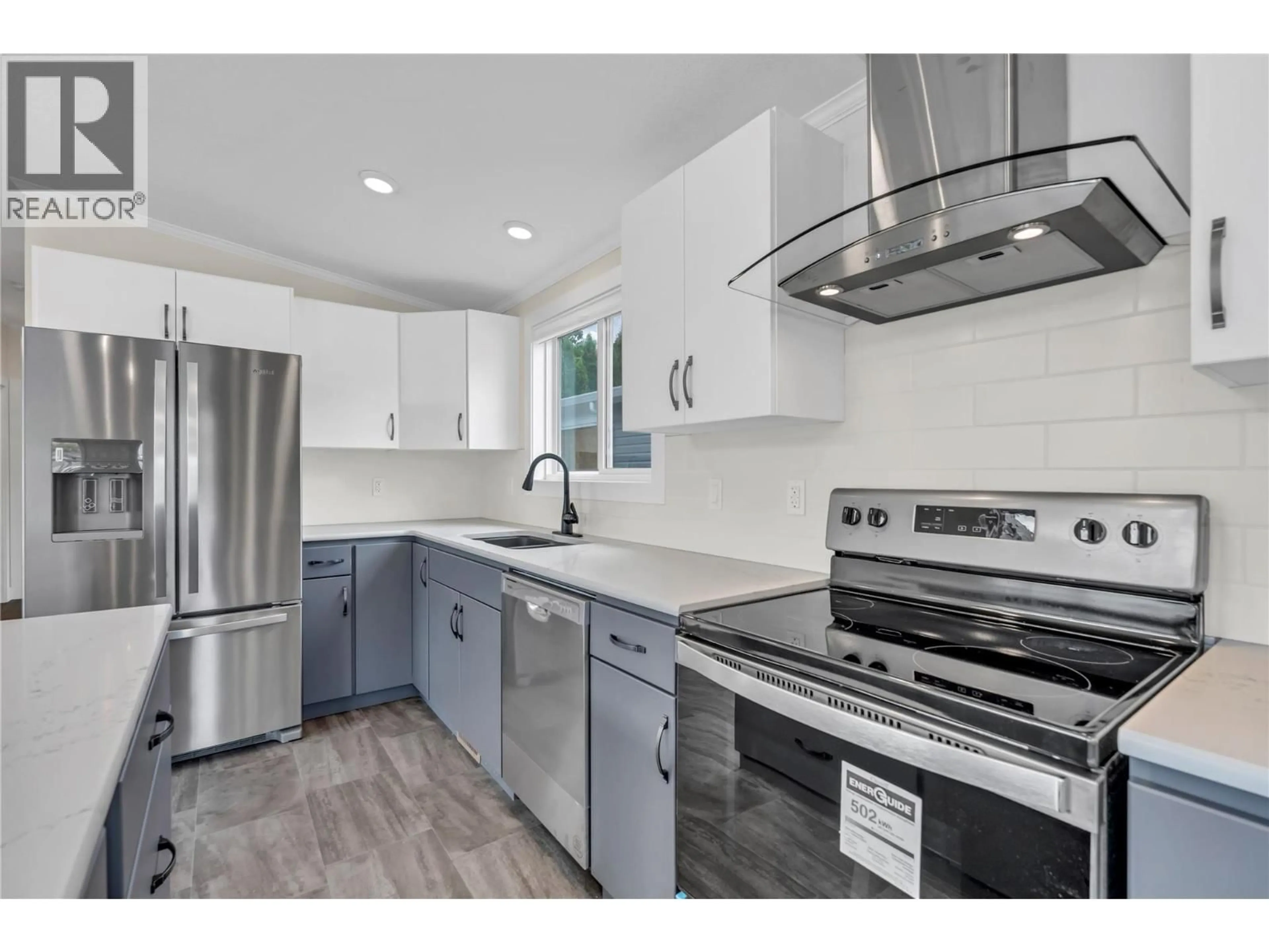 Open concept kitchen, ceramic/tile floor for 10 - 1118 MIDDLE BENCH ROAD, Keremeos British Columbia V0X1N2