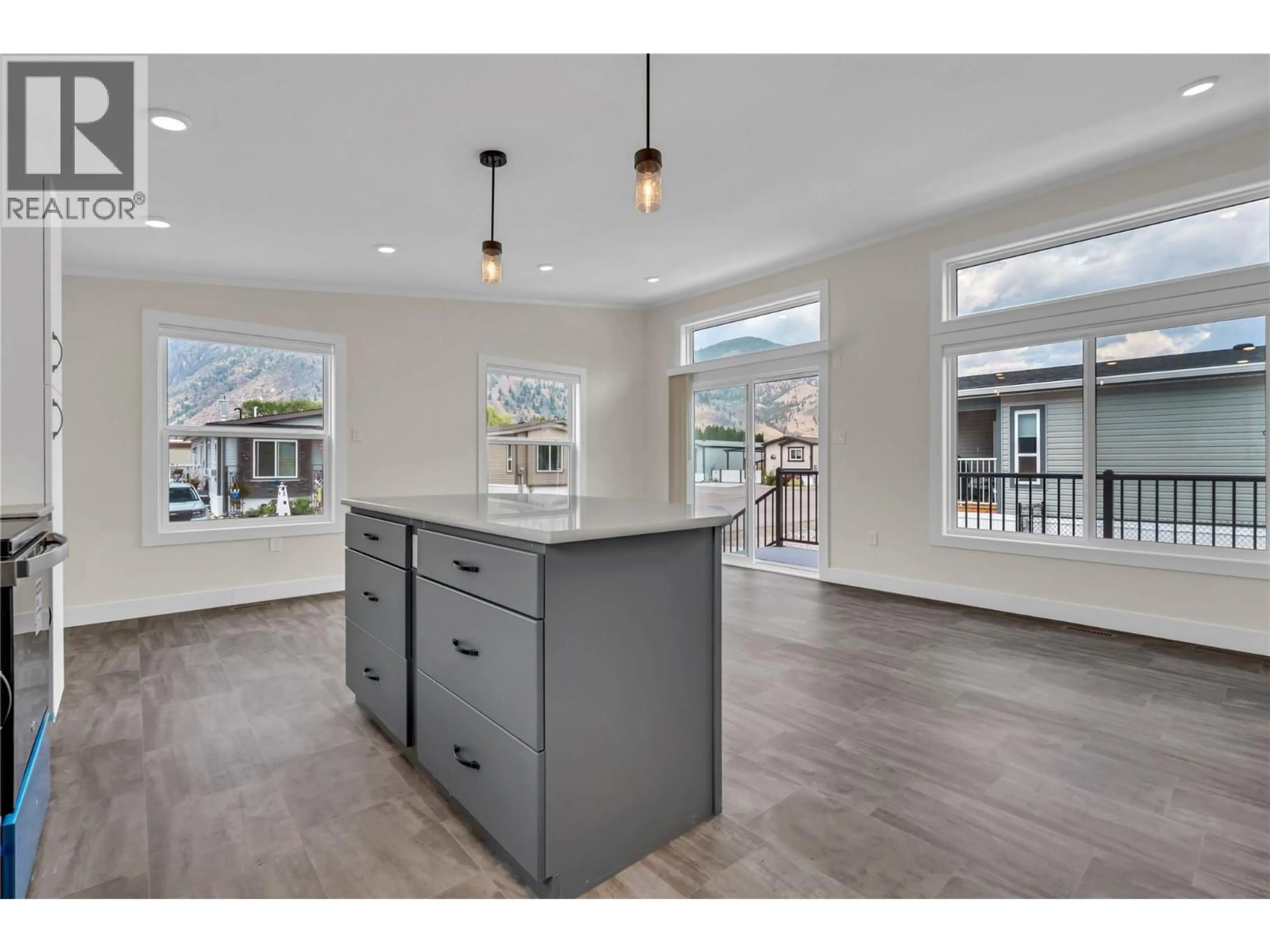 Open concept kitchen, unknown for 10 - 1118 MIDDLE BENCH ROAD, Keremeos British Columbia V0X1N2