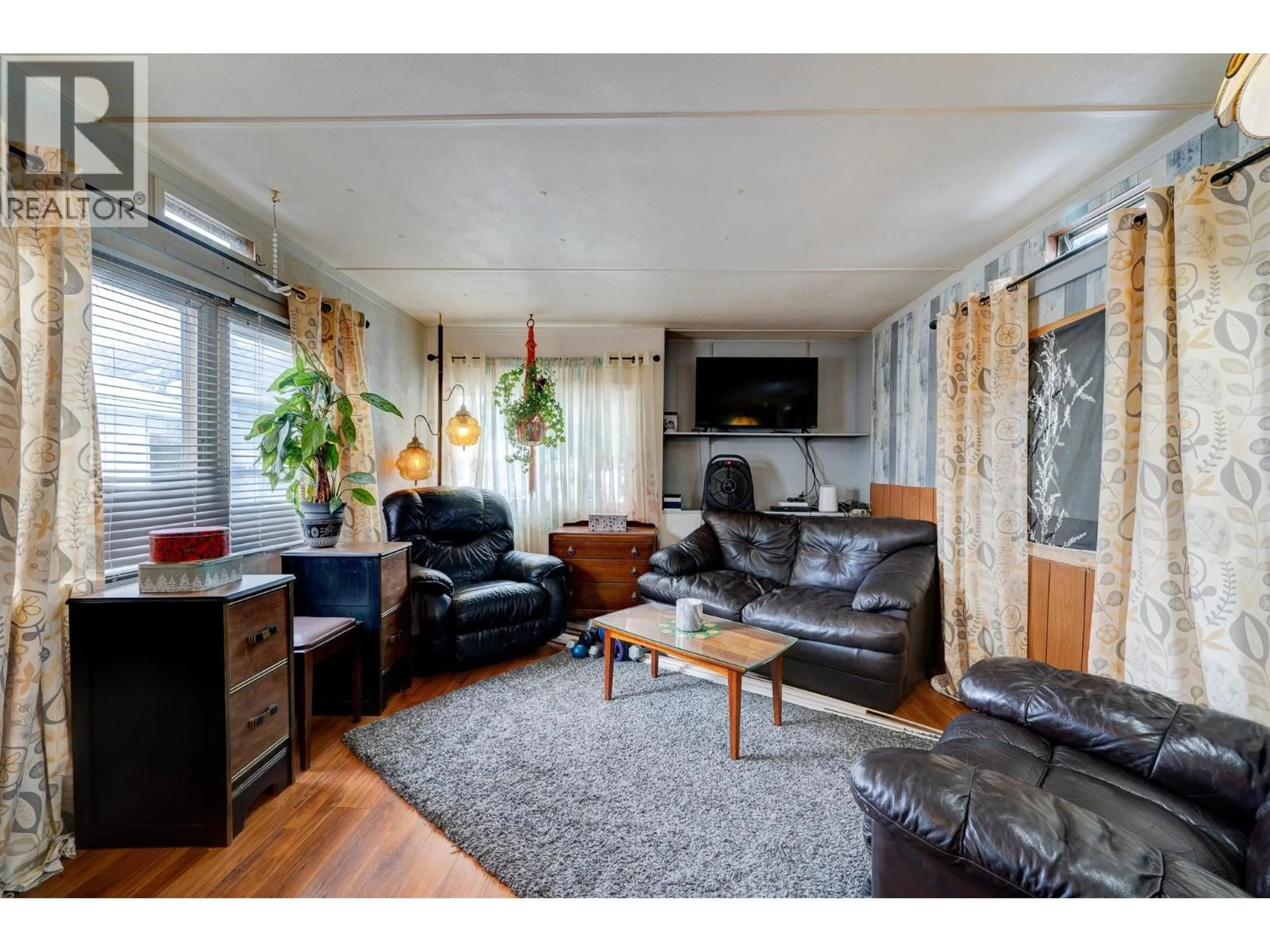 Living room with furniture, wood/laminate floor for 49 - 2401 ORD ROAD, Kamloops British Columbia V2C7V8
