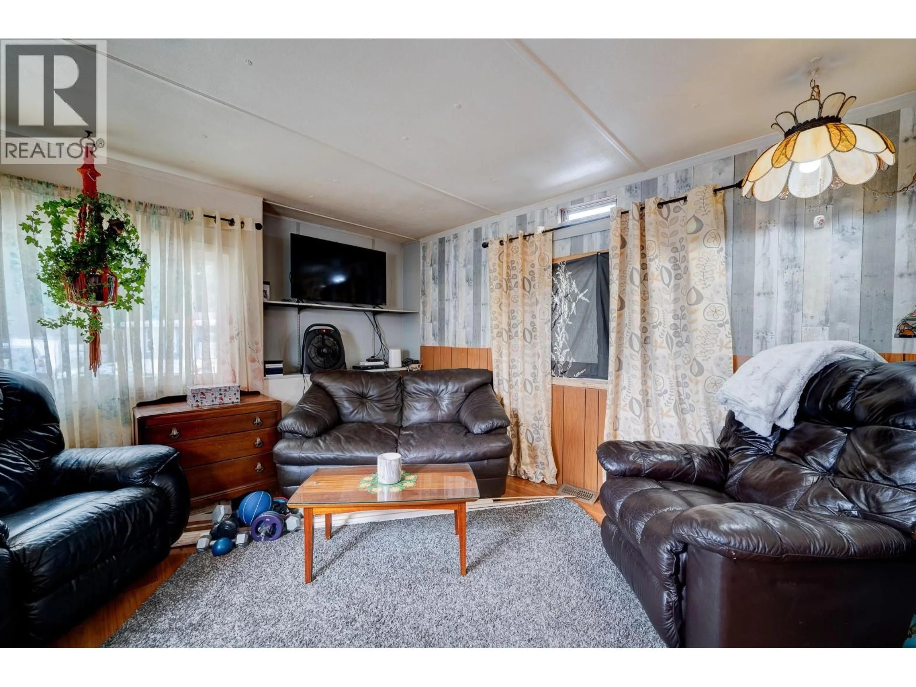 Living room with furniture, wood/laminate floor for 49 - 2401 ORD ROAD, Kamloops British Columbia V2C7V8