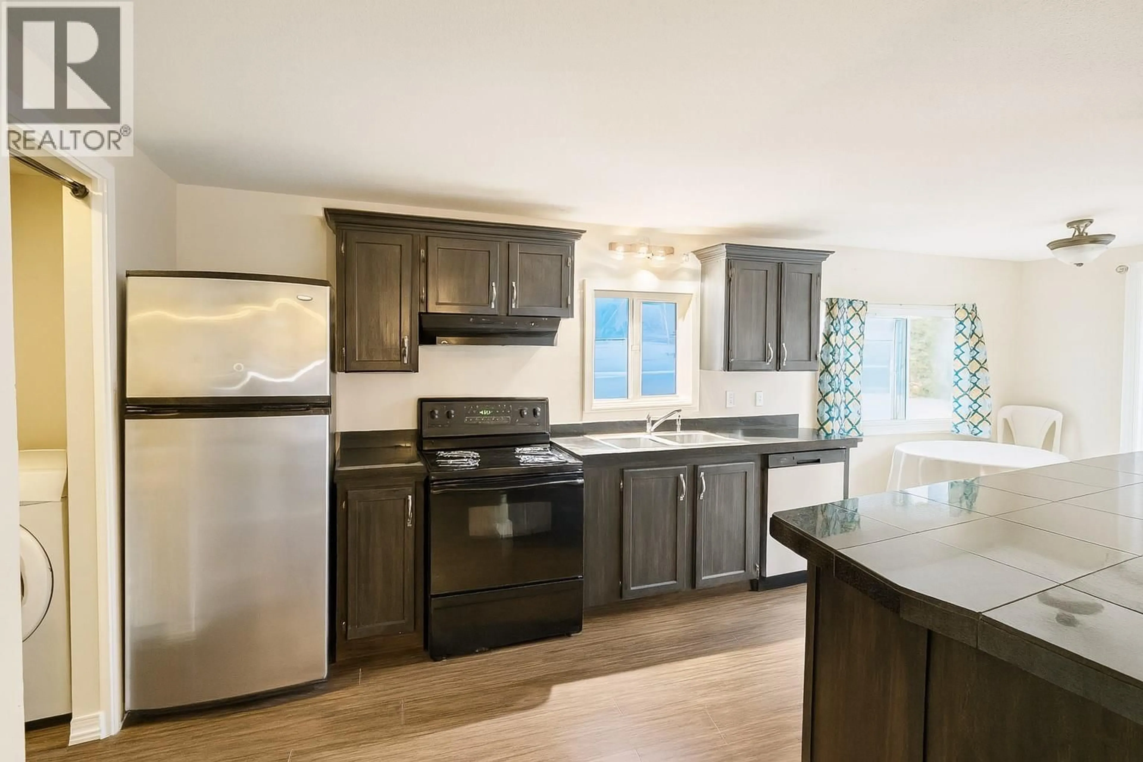 Standard kitchen, unknown for 13 - 1860 BOUCHERIE ROAD, Kelowna British Columbia V4T2A9