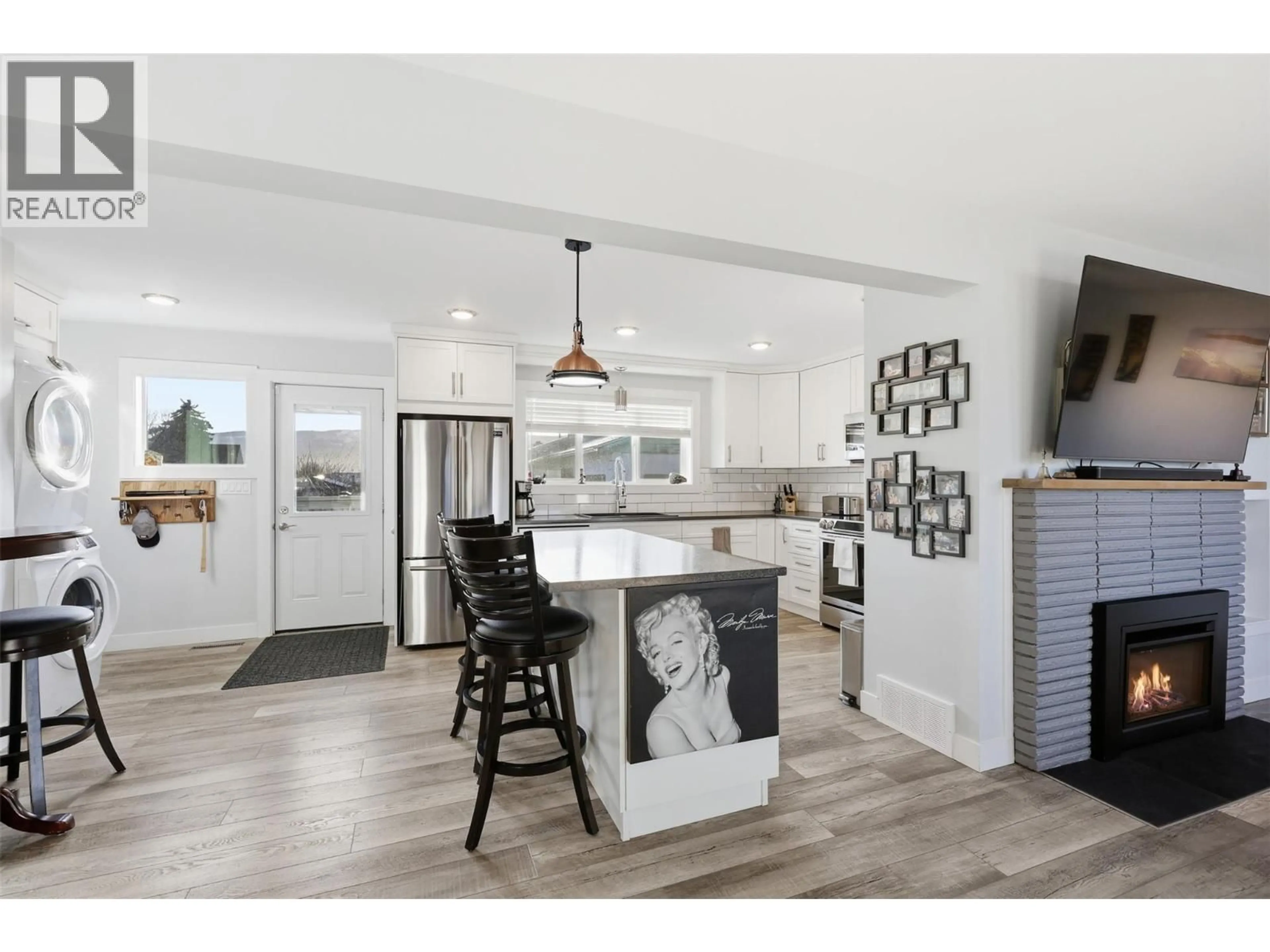 Open concept kitchen, unknown for 146 ASPEN STREET, Kamloops British Columbia V2B1K2