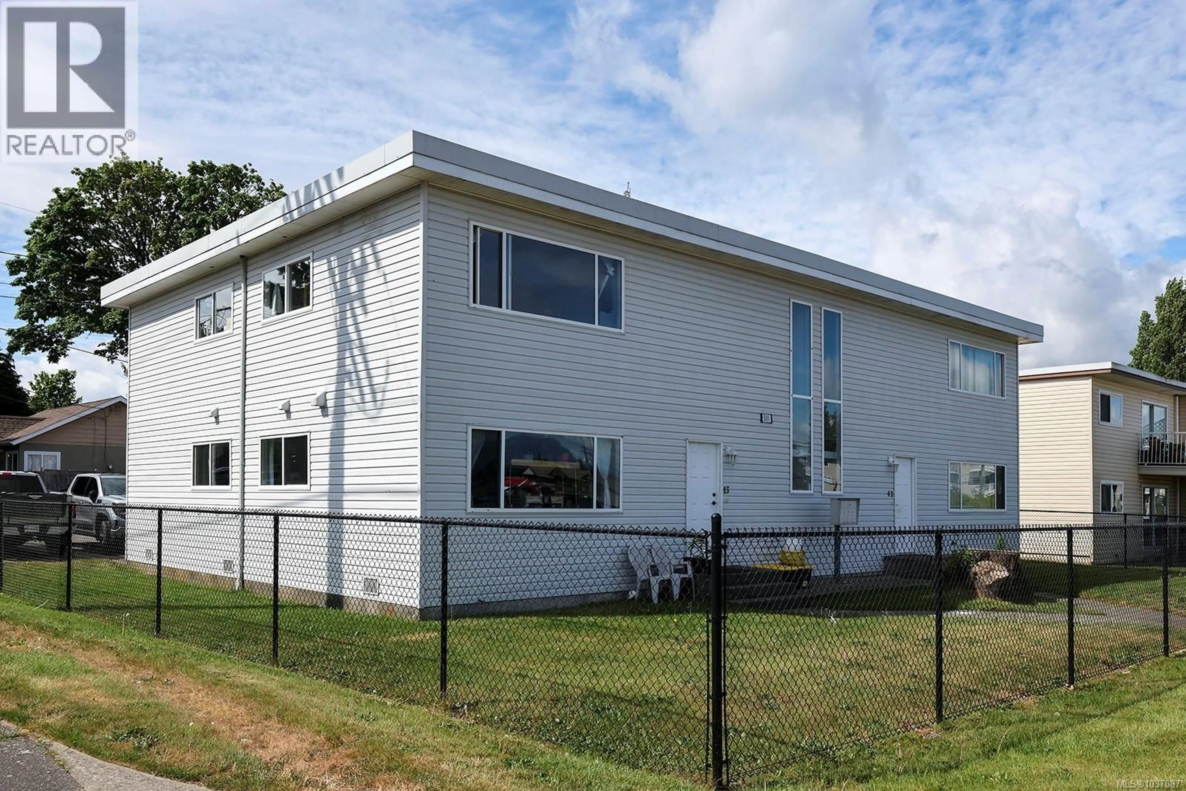 Home with vinyl exterior material, building for 501 7TH AVENUE, Campbell River British Columbia V9W4A2