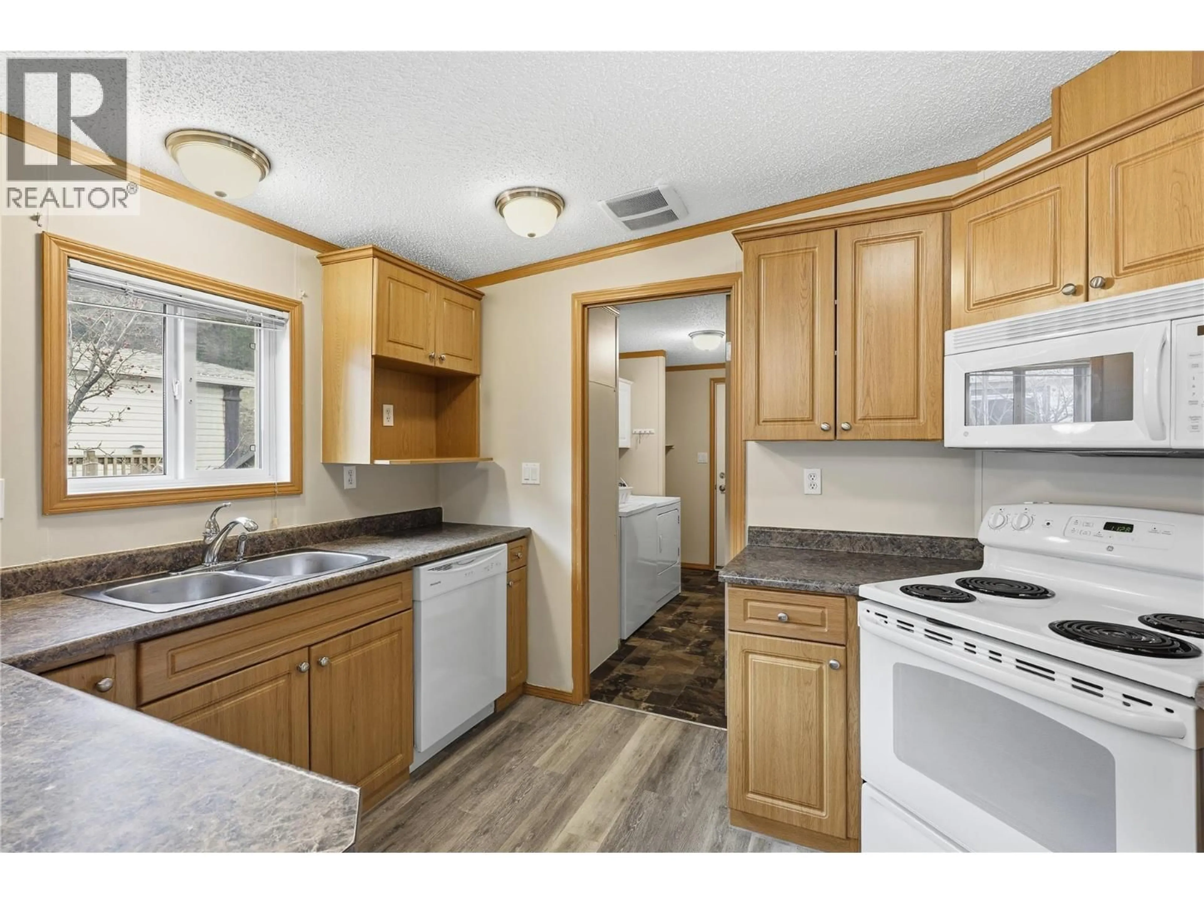 Standard kitchen, wood/laminate floor for 27 - 7545 DALLAS DRIVE, Kamloops British Columbia V2C6X5