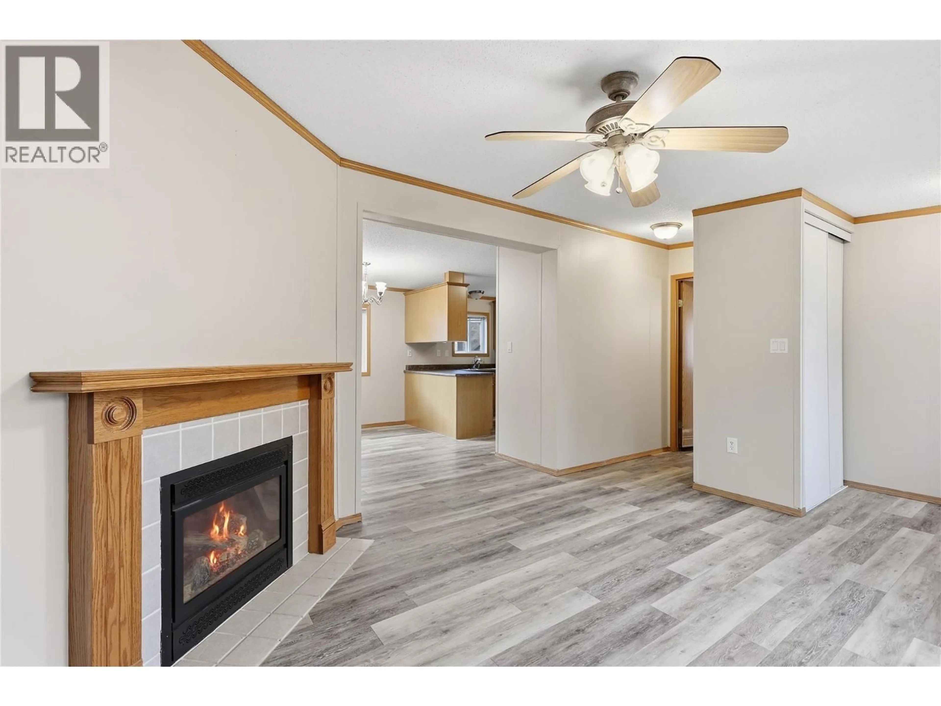 Living room with furniture, wood/laminate floor for 27 - 7545 DALLAS DRIVE, Kamloops British Columbia V2C6X5