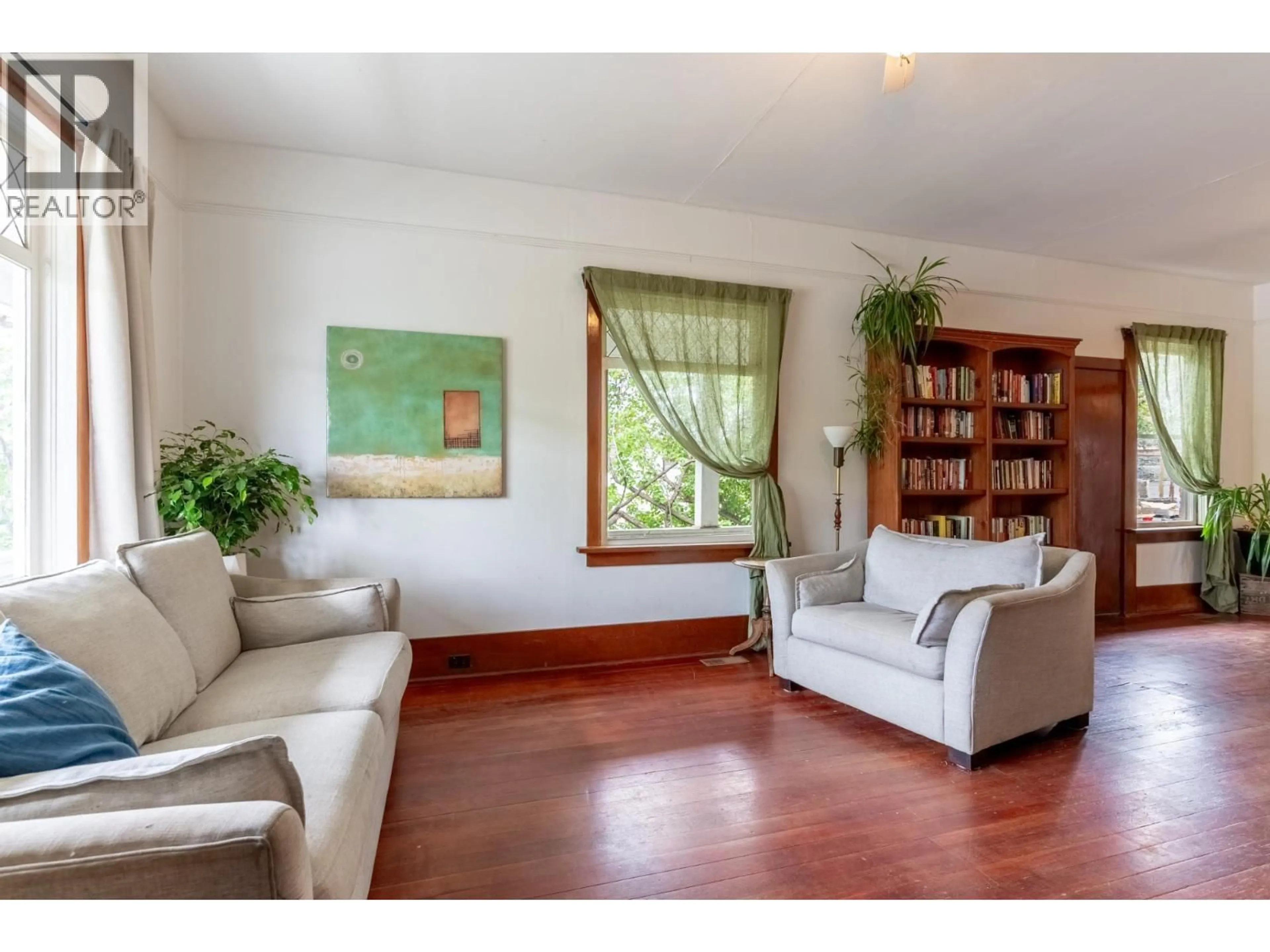 Living room with furniture, wood/laminate floor for 602 BRINK STREET, Ashcroft British Columbia V0K1A0