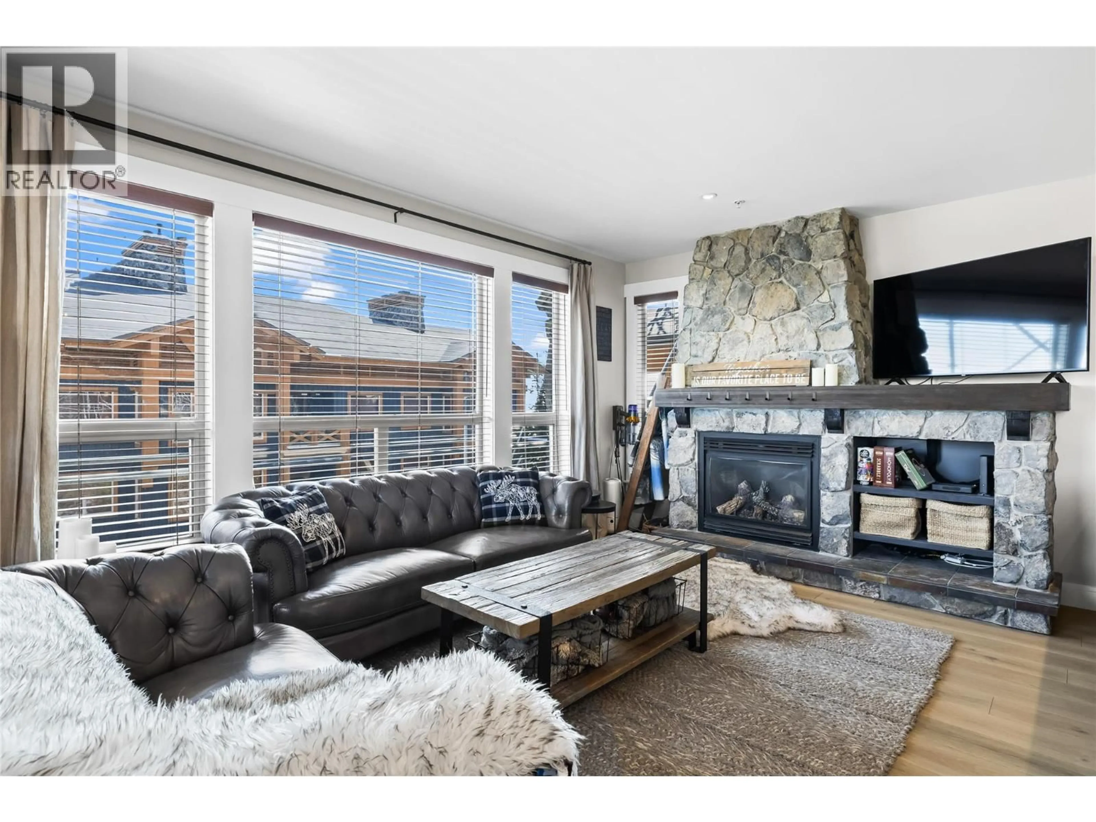 Living room with furniture, unknown for 101 - 5300 BIG WHITE ROAD, Big White British Columbia V1P1P3