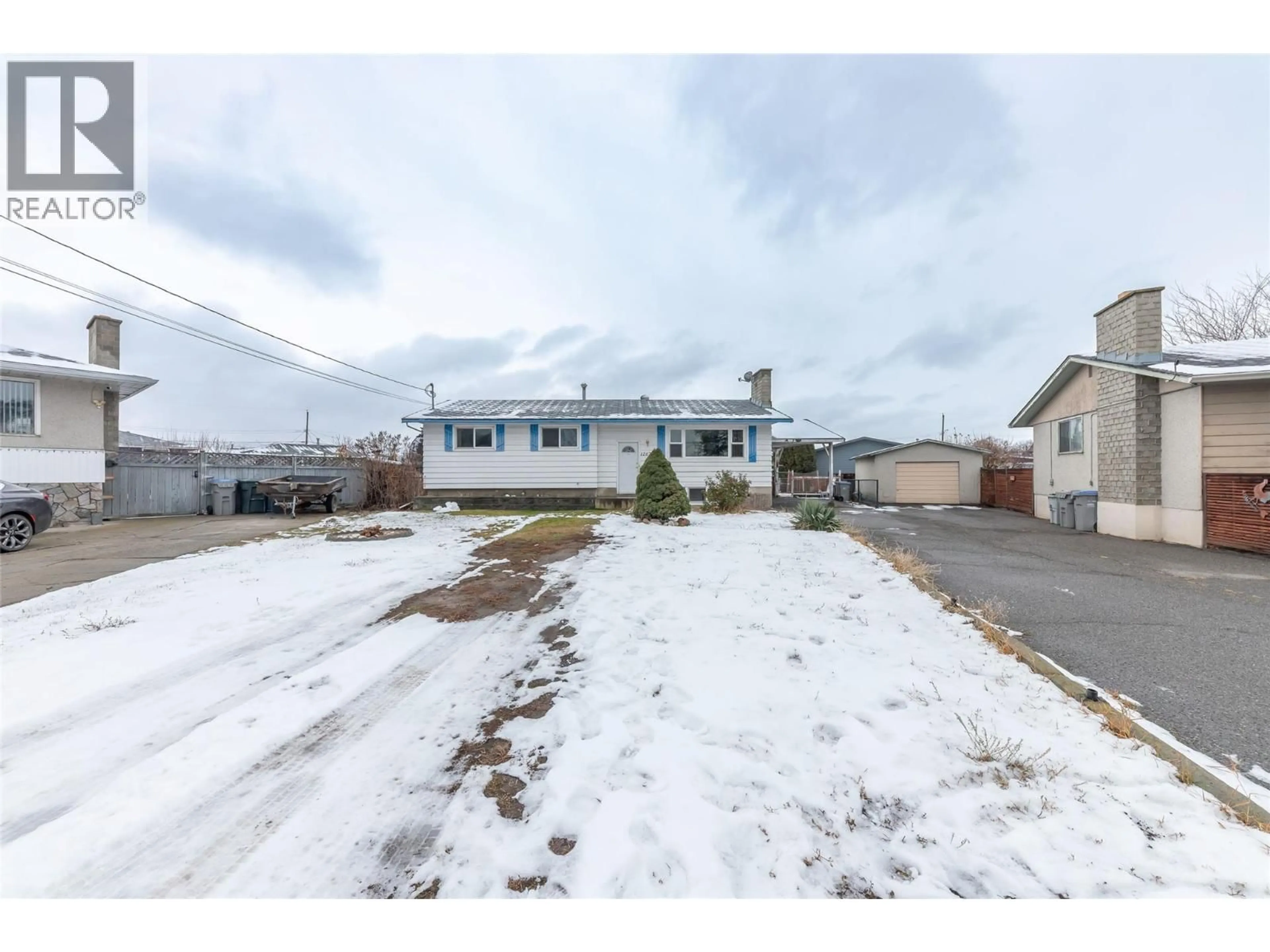 A pic from outside/outdoor area/front of a property/back of a property/a pic from drone, street for 1267 CRESTON PLACE, Kamloops British Columbia V2B2Y7