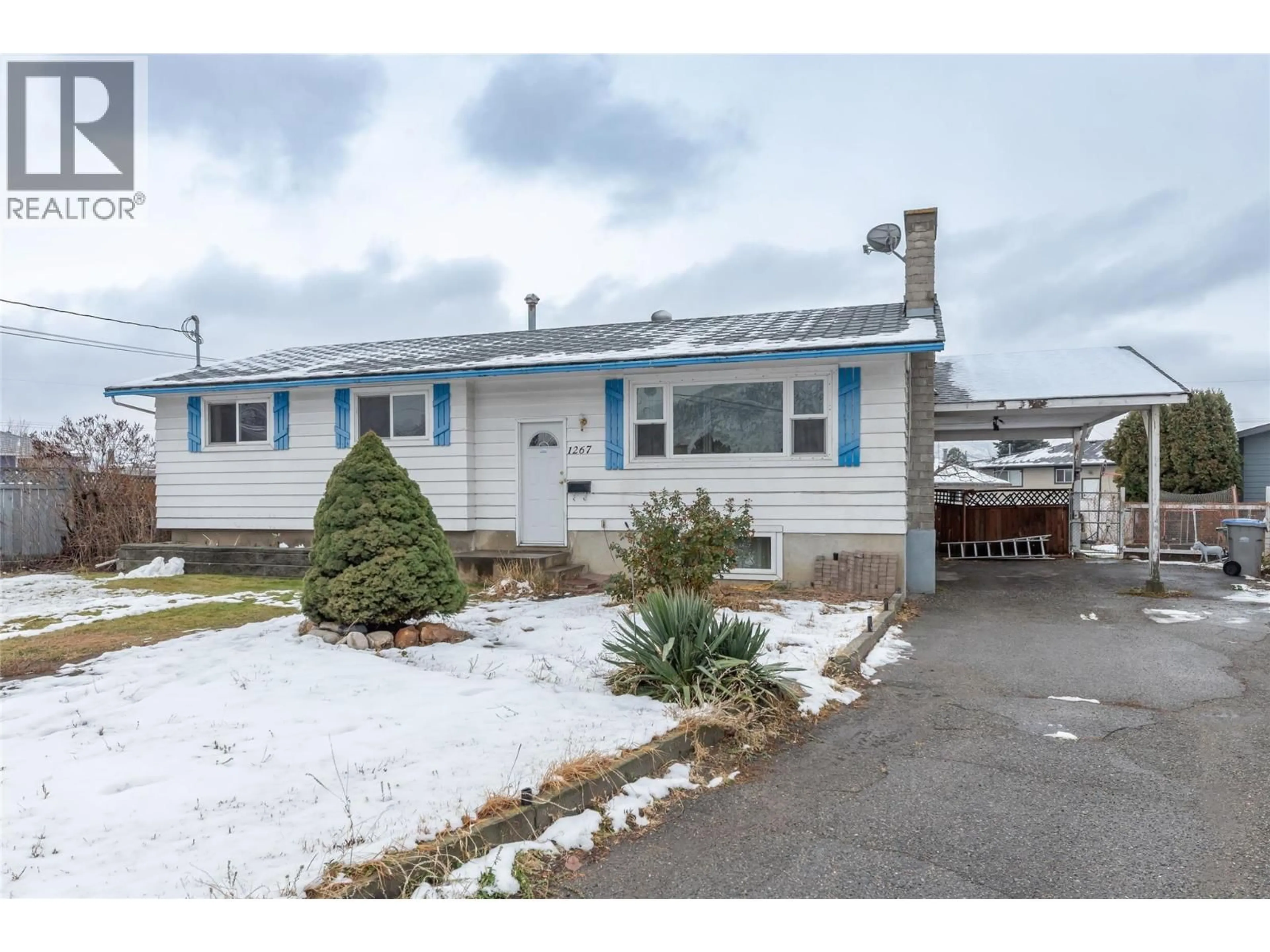 Home with vinyl exterior material, street for 1267 CRESTON PLACE, Kamloops British Columbia V2B2Y7