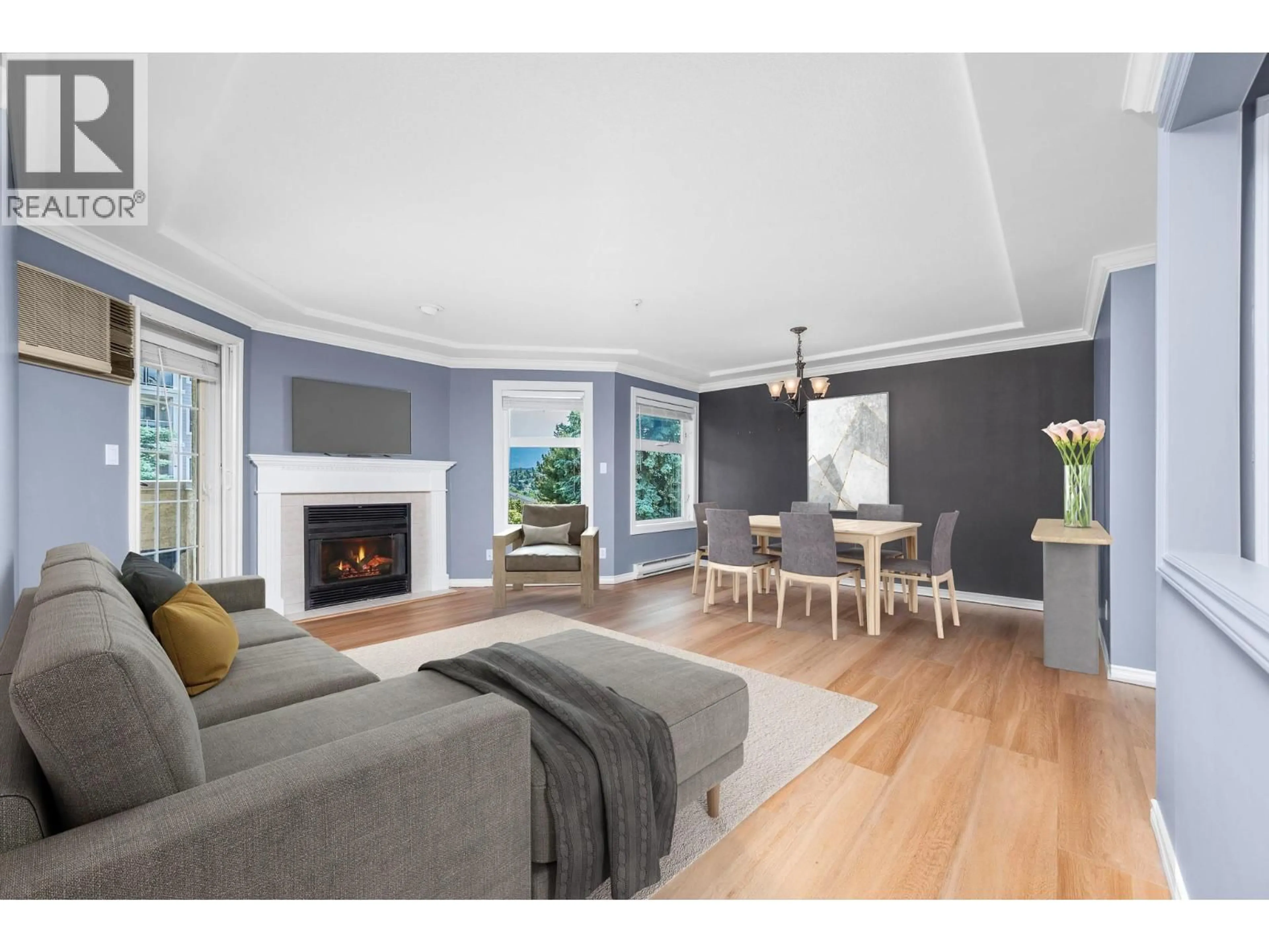 Living room with furniture, wood/laminate floor for 213 - 3300 CENTENNIAL DRIVE, Vernon British Columbia V1T9M5