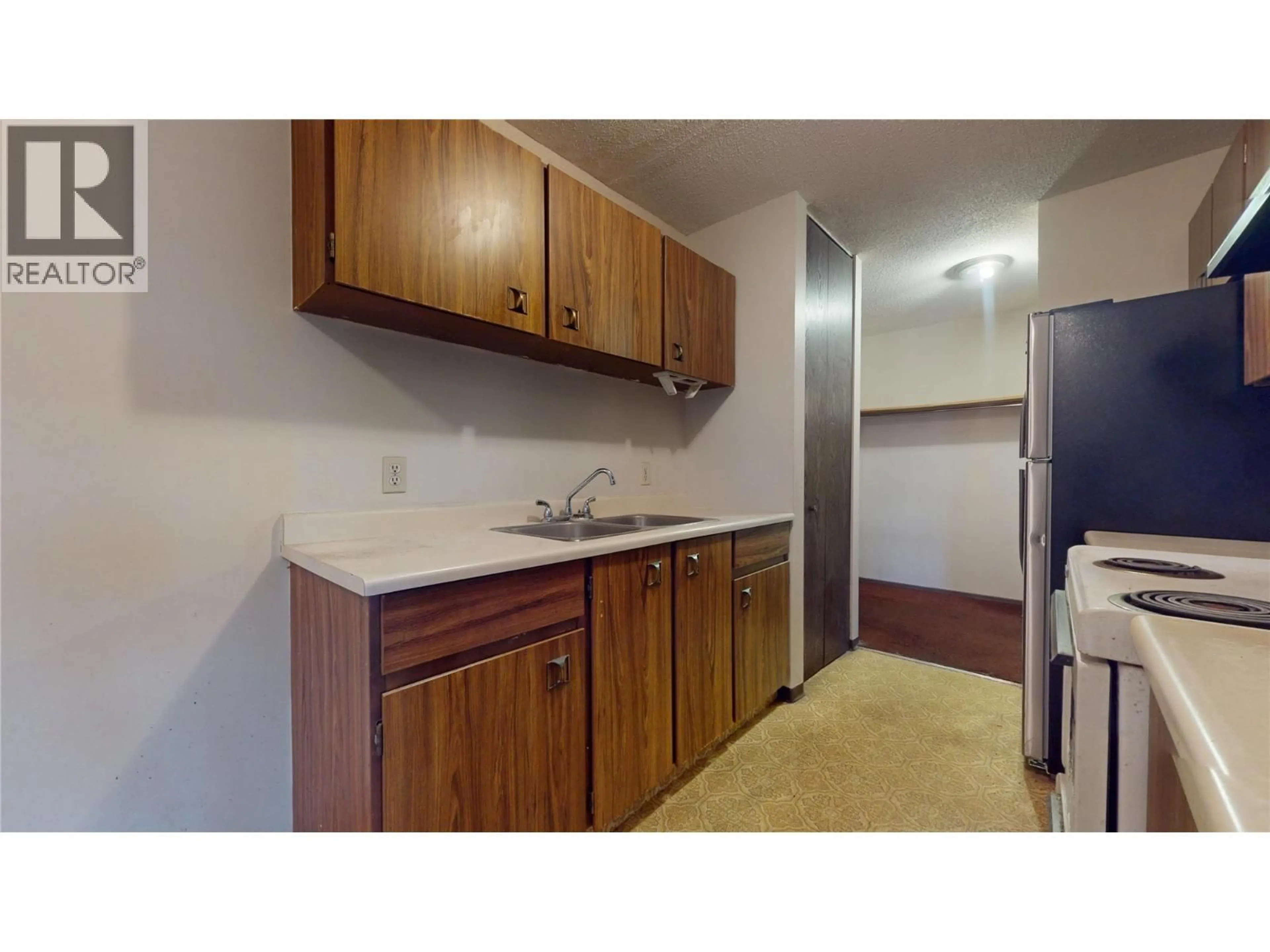 Standard kitchen, unknown for 303 - 606 18TH AVENUE NORTH, Cranbrook British Columbia V1C5M1