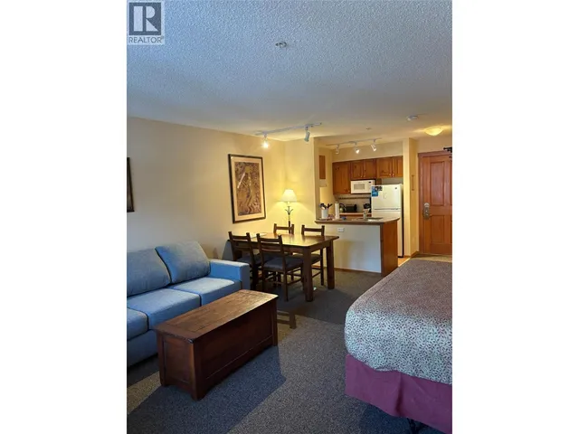 210 - 2050 SUMMIT DRIVE, Panorama