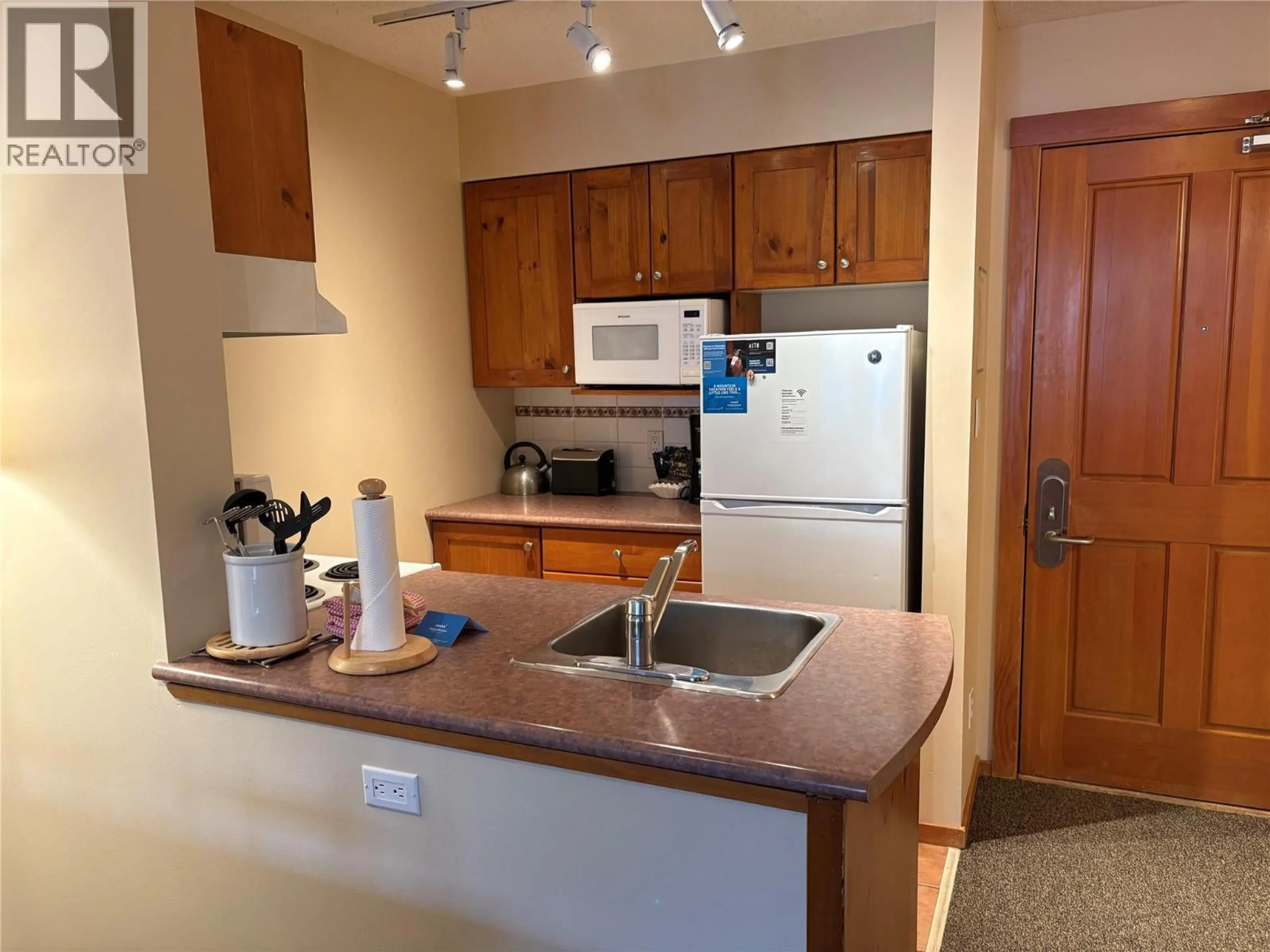 Standard kitchen, unknown for 210 - 2050 SUMMIT DRIVE, Panorama British Columbia V0A1T0