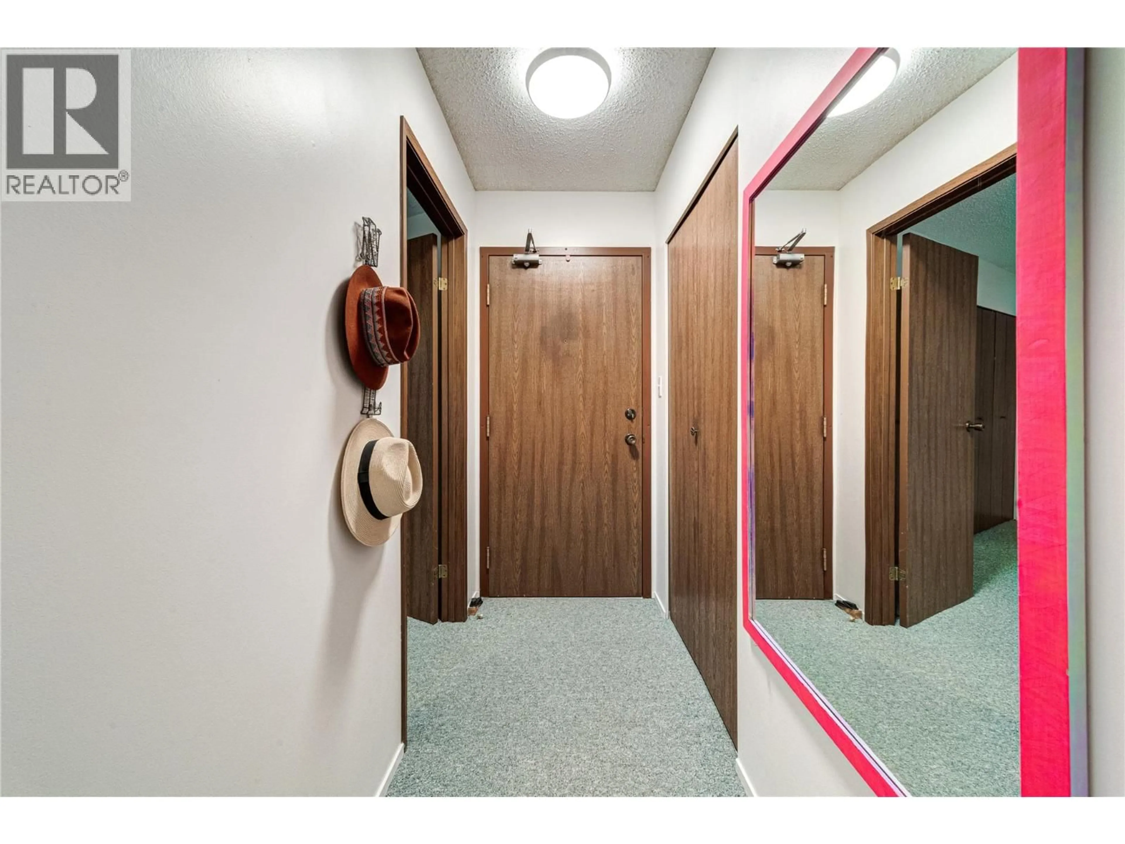 Indoor foyer for 201 - 775 BALMER CRESCENT, Elkford British Columbia V0B1H0