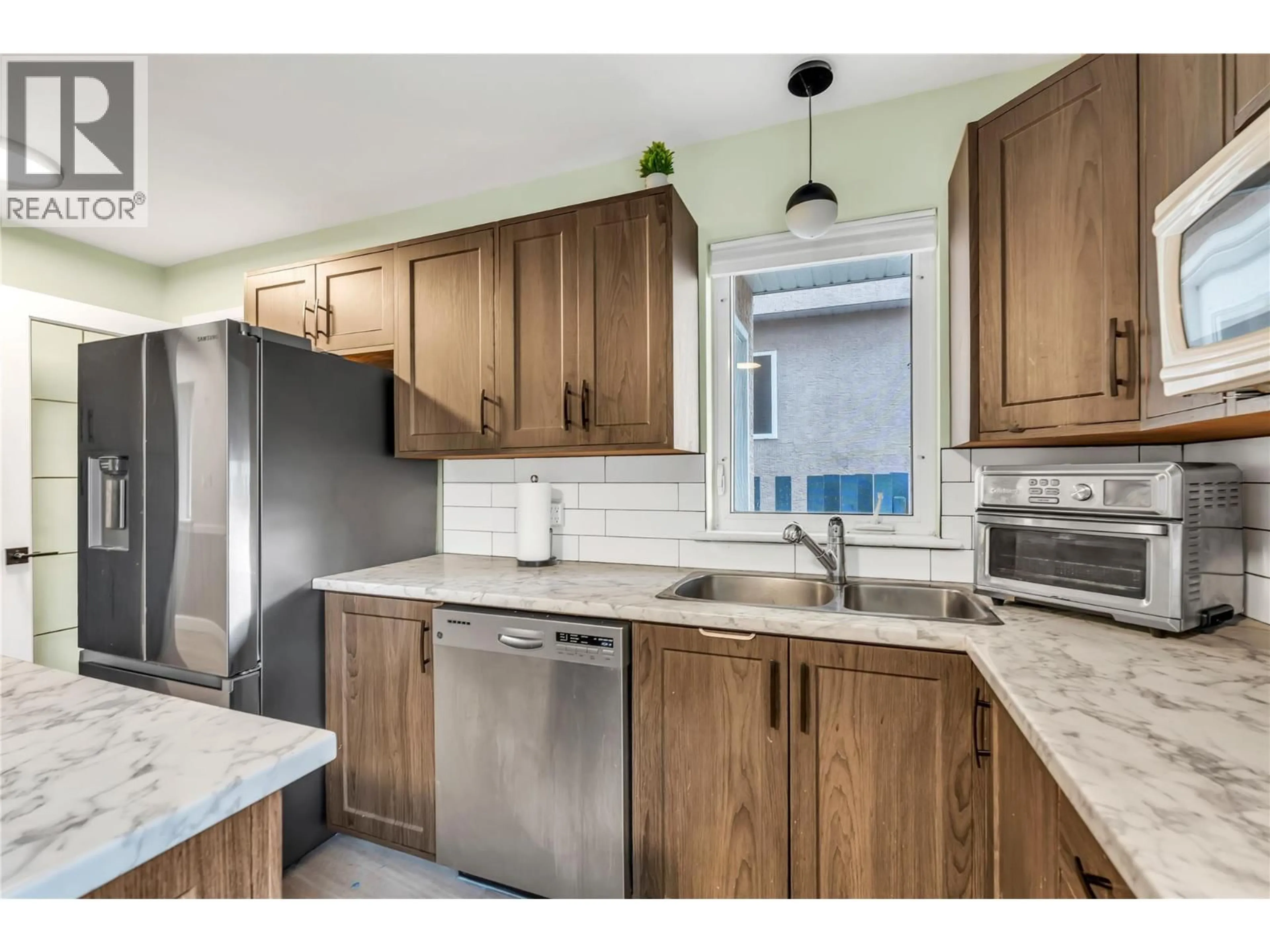 Standard kitchen, unknown for 429 BRAID STREET, Penticton British Columbia V2A4Y1