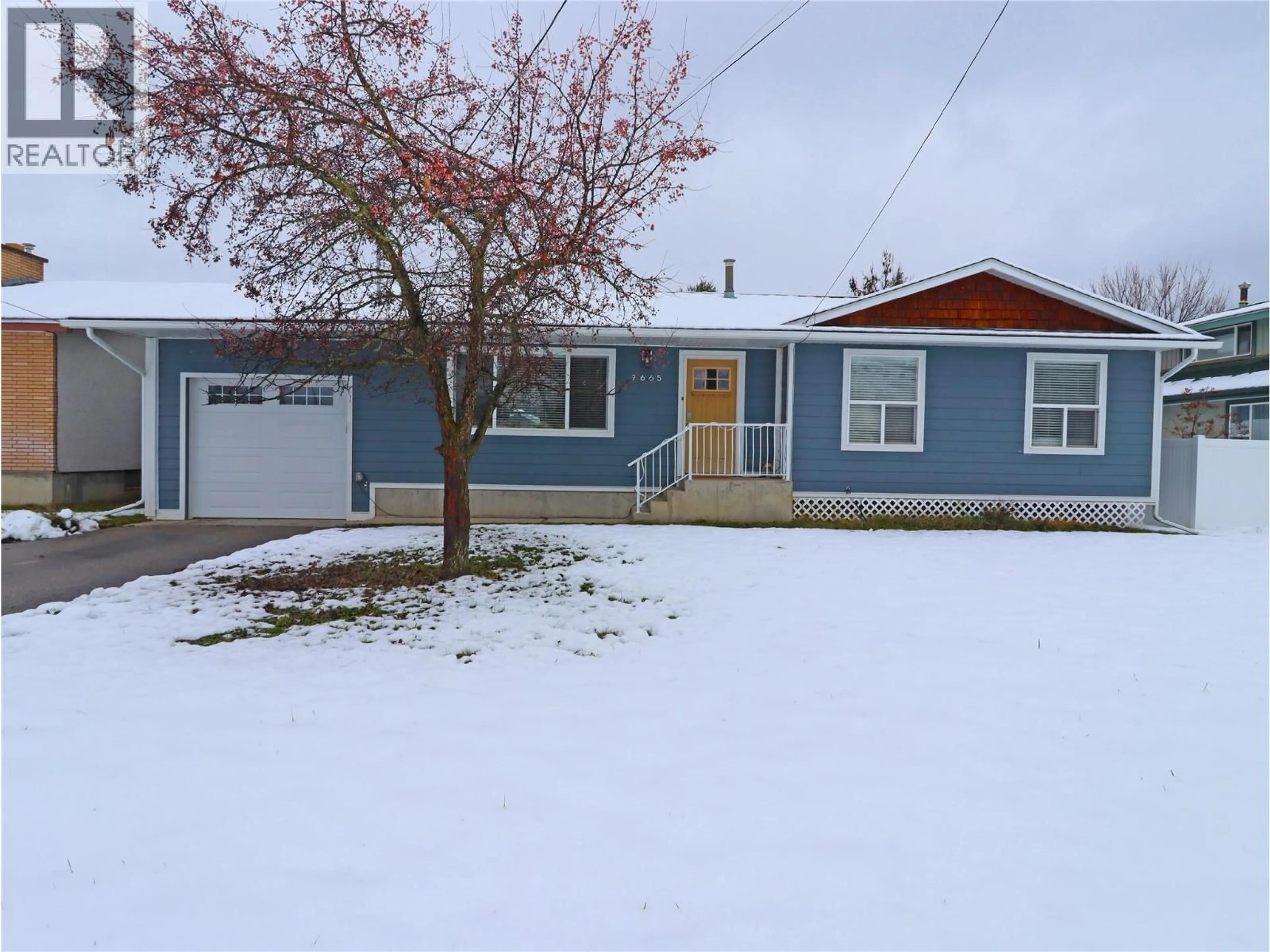 Home with vinyl exterior material, street for 7665 BOUNDARY DRIVE, Grand Forks British Columbia V0H1H0